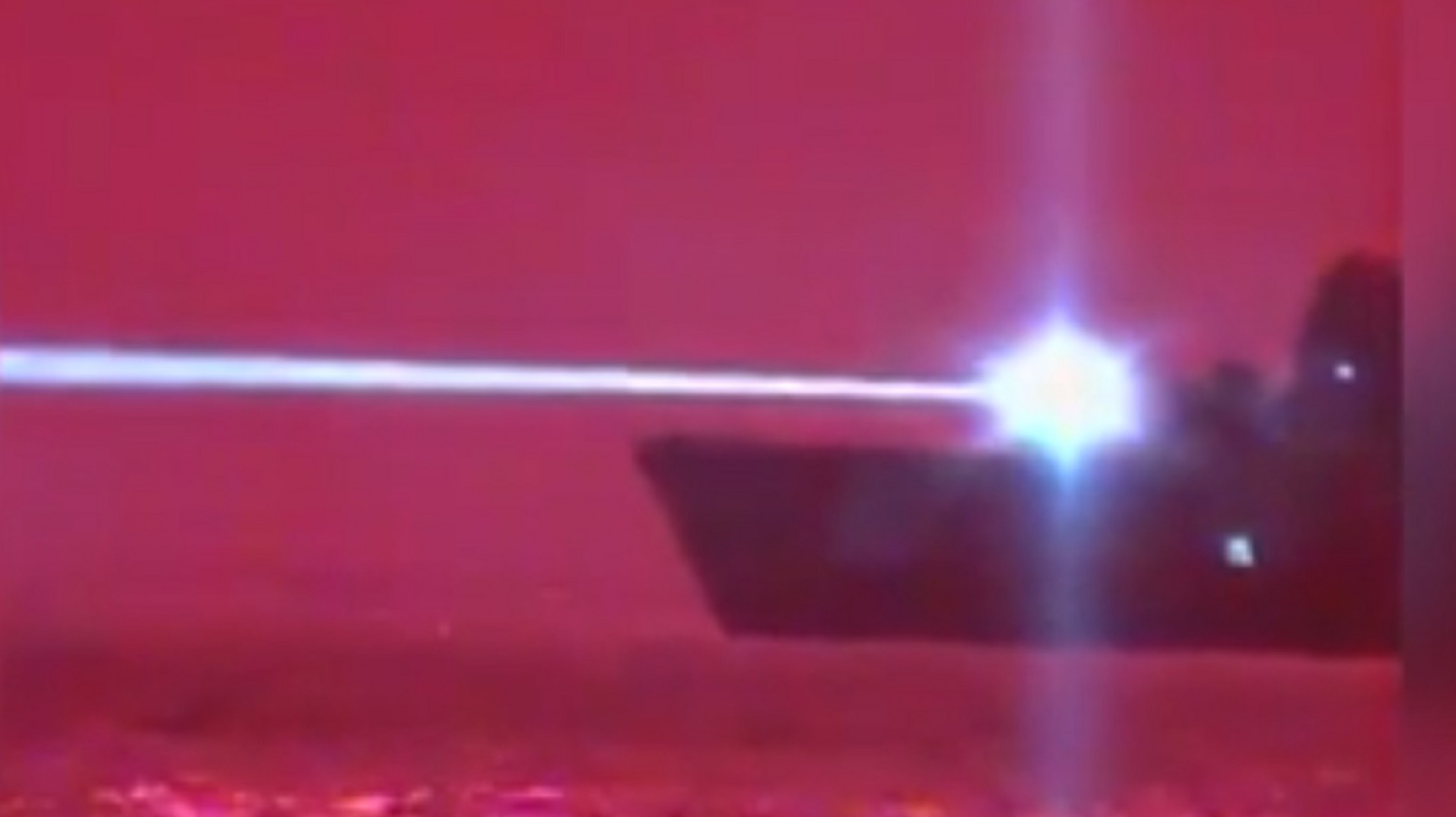 Estados Unidos probó un arma láser y destrozó un drone sobre el pacífico