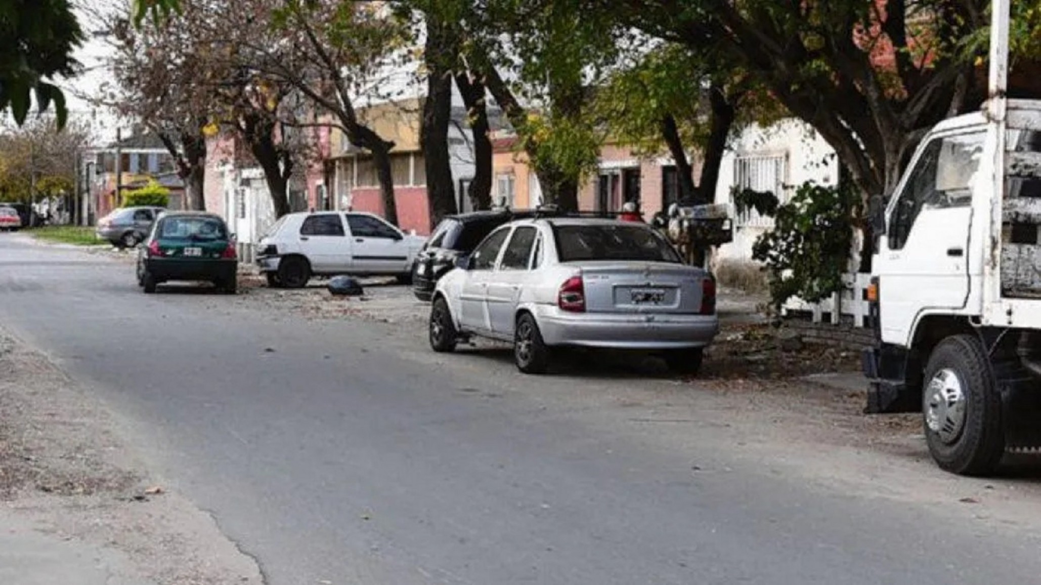 Con barbijos y armados dos jóvenes desvalijaron una casa