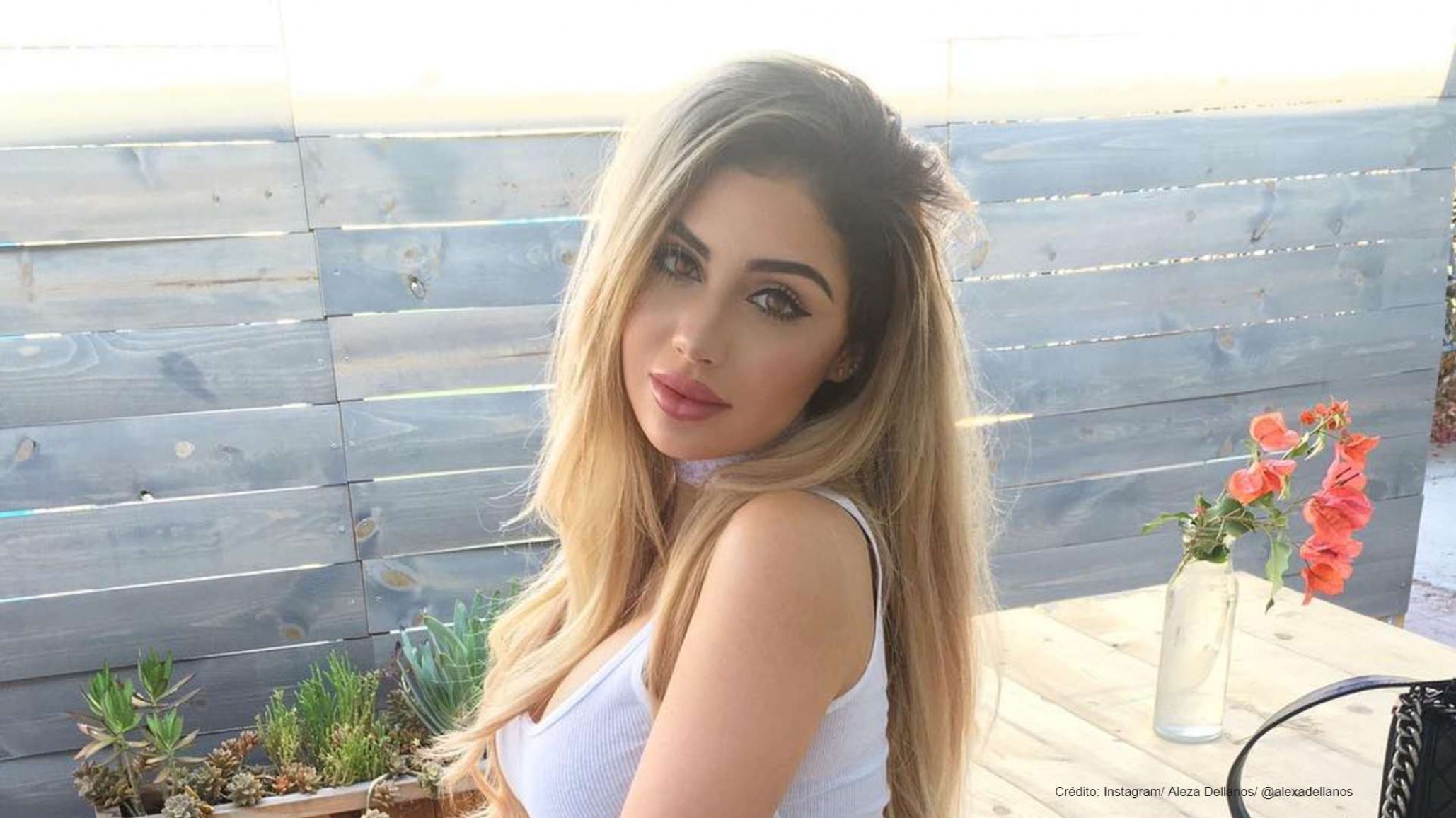 Alexa Dellanos mostró sus encantos a plena luz del día