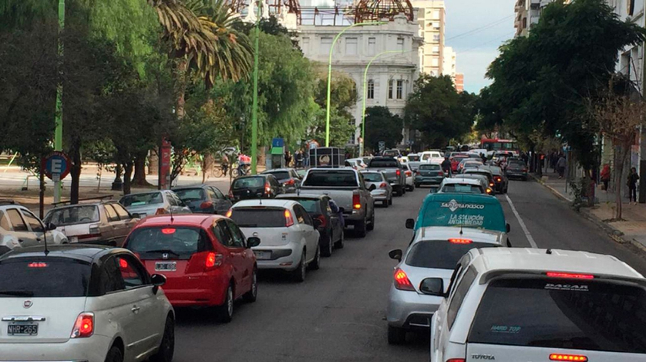 Bocinazo y movilización de comerciantes: Exigen volver a trabajar