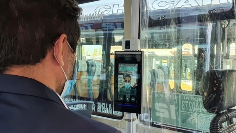 Nuevo protocolo en colectivos: Detecta el uso de barbijos y fiebre