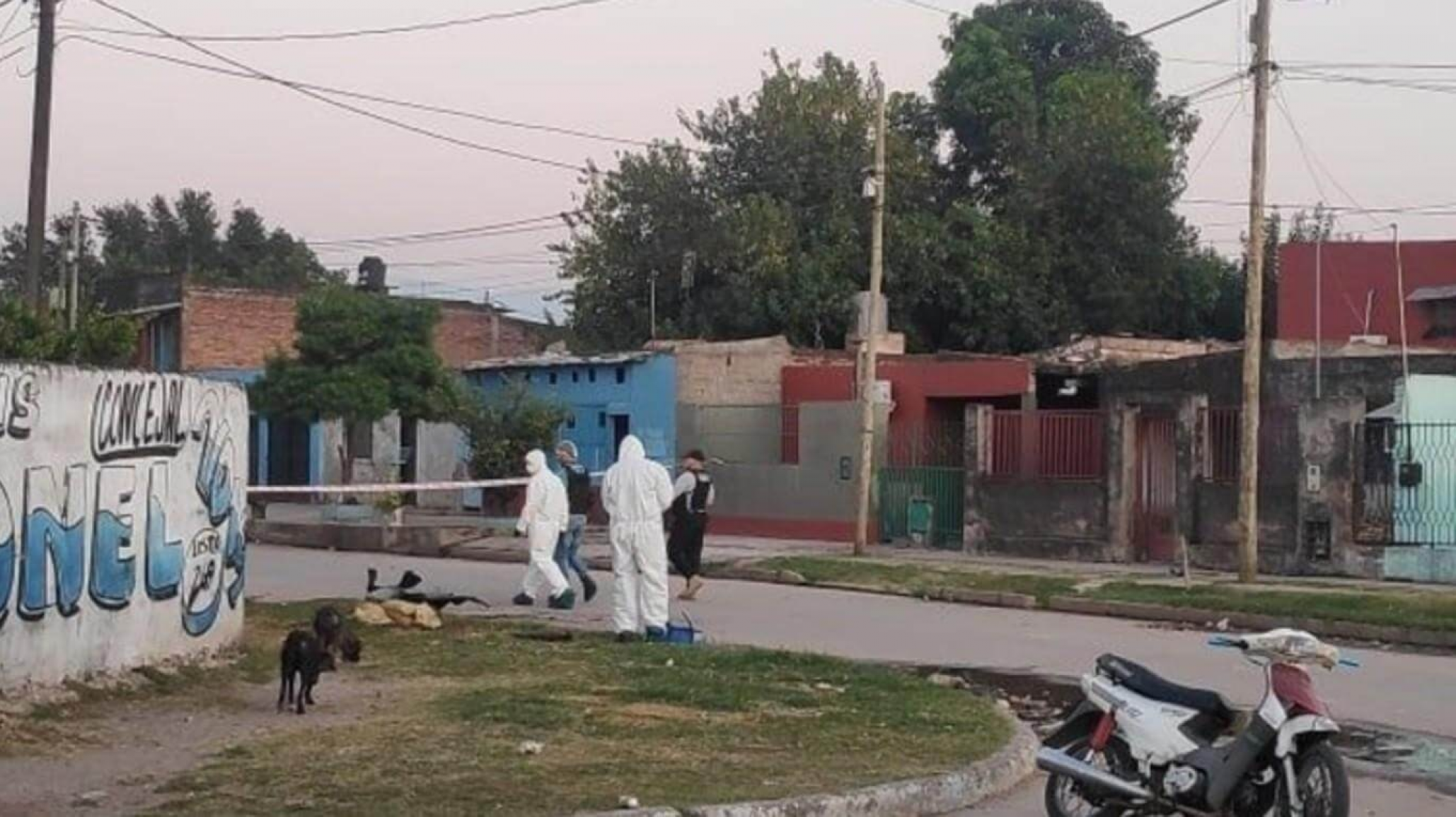 Motochorro golpeaba a una mujer y lo mataron a tiros