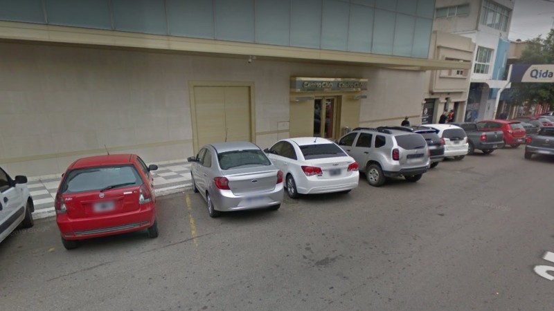 Se juntaron a tomar en una cervecería y terminaron todos detenidos