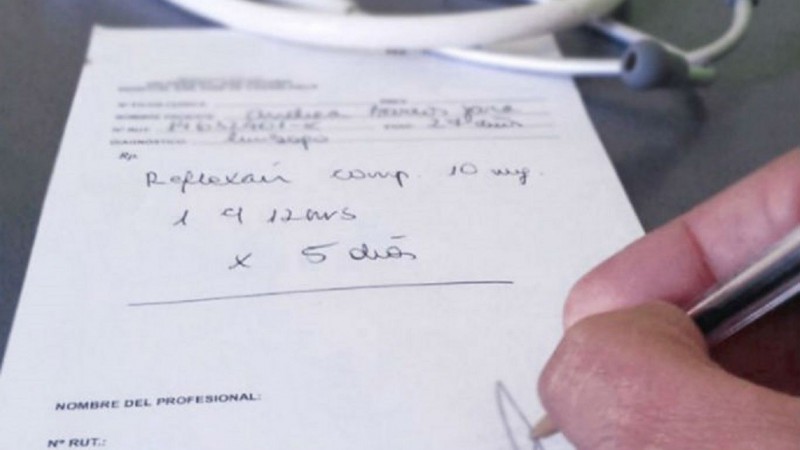 Falsificaba recetas de Pami y revendía medicamentos, le robó el sello al jefe