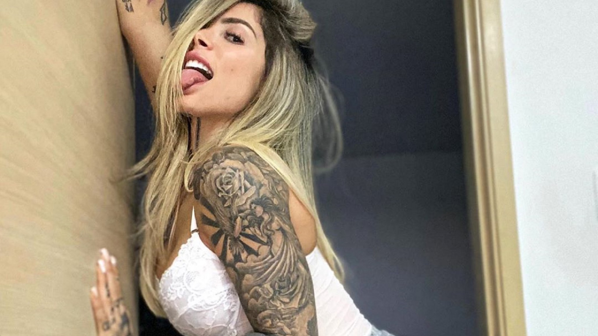 Angélica Hernández se lució con un conjunto negro muy ajustado