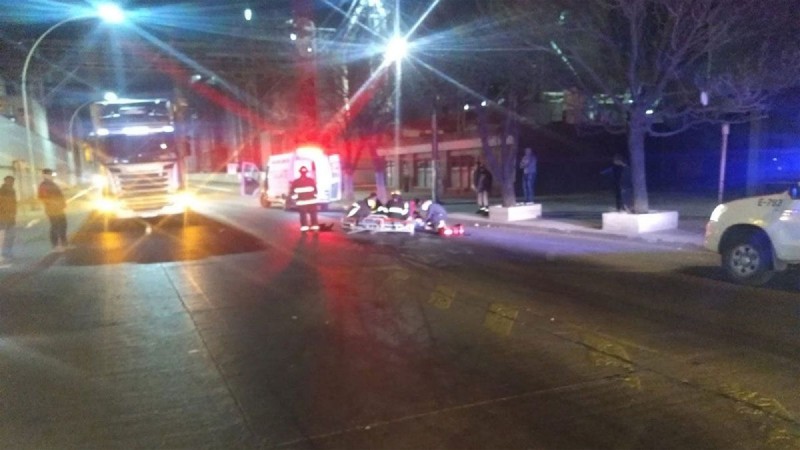 Camionero atropelló a un joven y se dio a la fuga