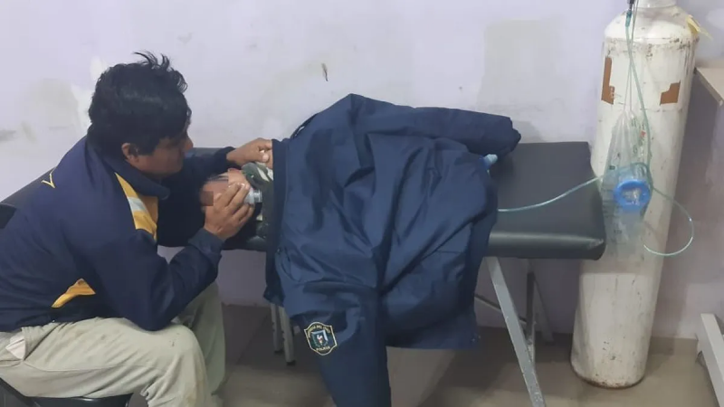 Policía salvó a un bebé que cayó a un balde con agua