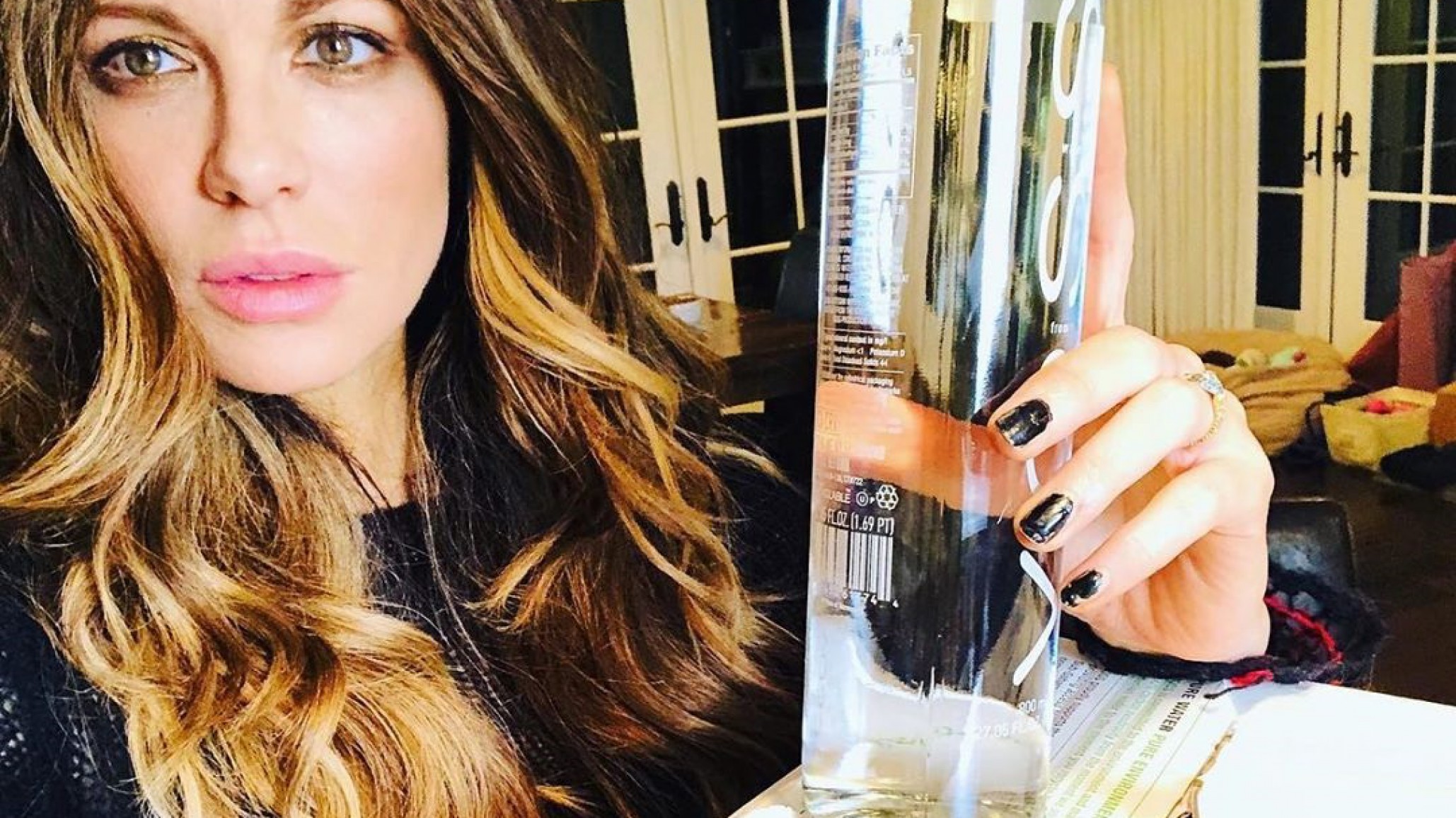 “Traficante de esclavos” Kate Beckinsale sigue con sus mensajes antirracistas