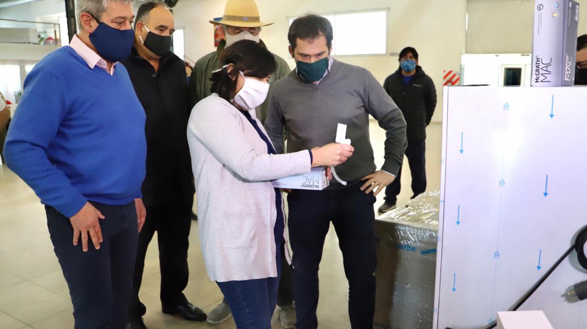 Luque entregó equipos médicos al Hospital Alvear y al Regional