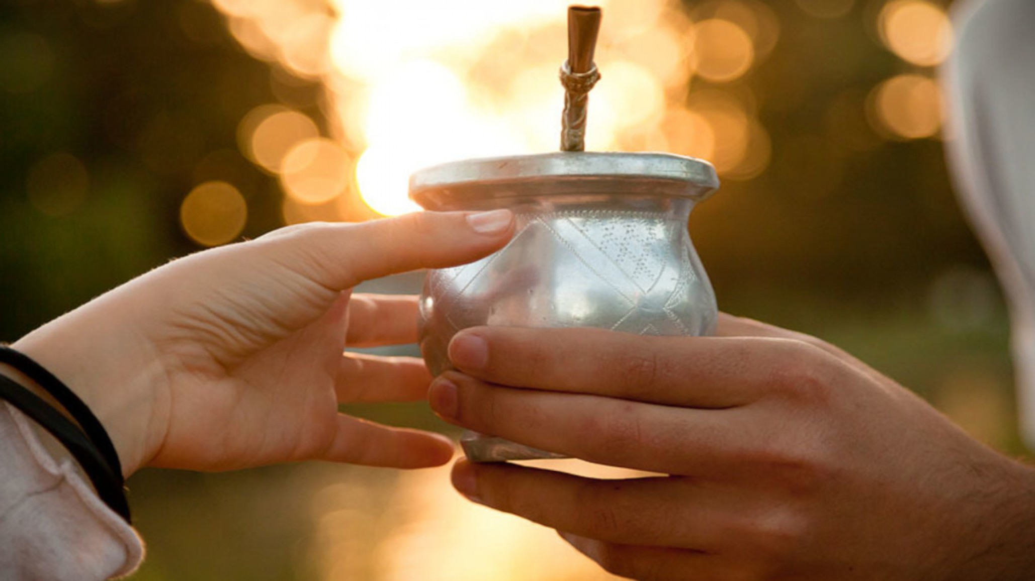 Colón volvió a Fase 1 de cuarentena por un mate compartido