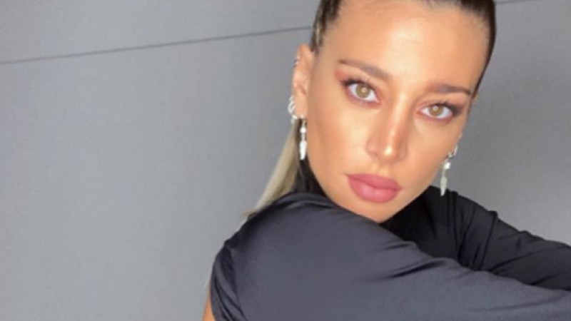 Sol Pérez mostró su escotazo e hizo un zoom para el infarto