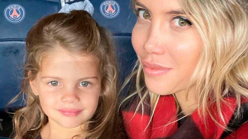 Francesca, la hija de Wanda Nara sorprendió con tutoriales de belleza