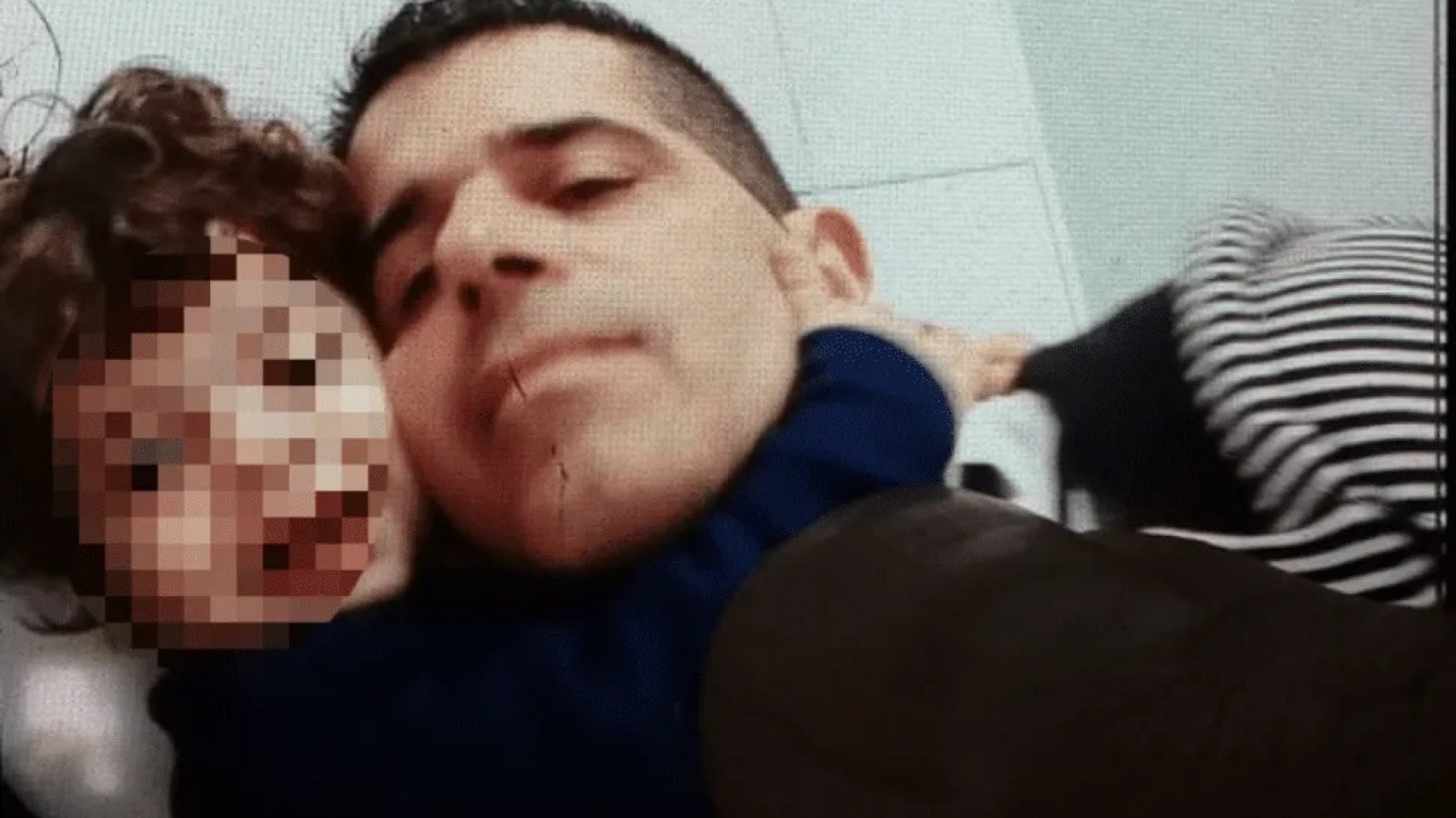 Un hombre roció con combustible un colectivo con el chófer adentro y lo prendió fuego