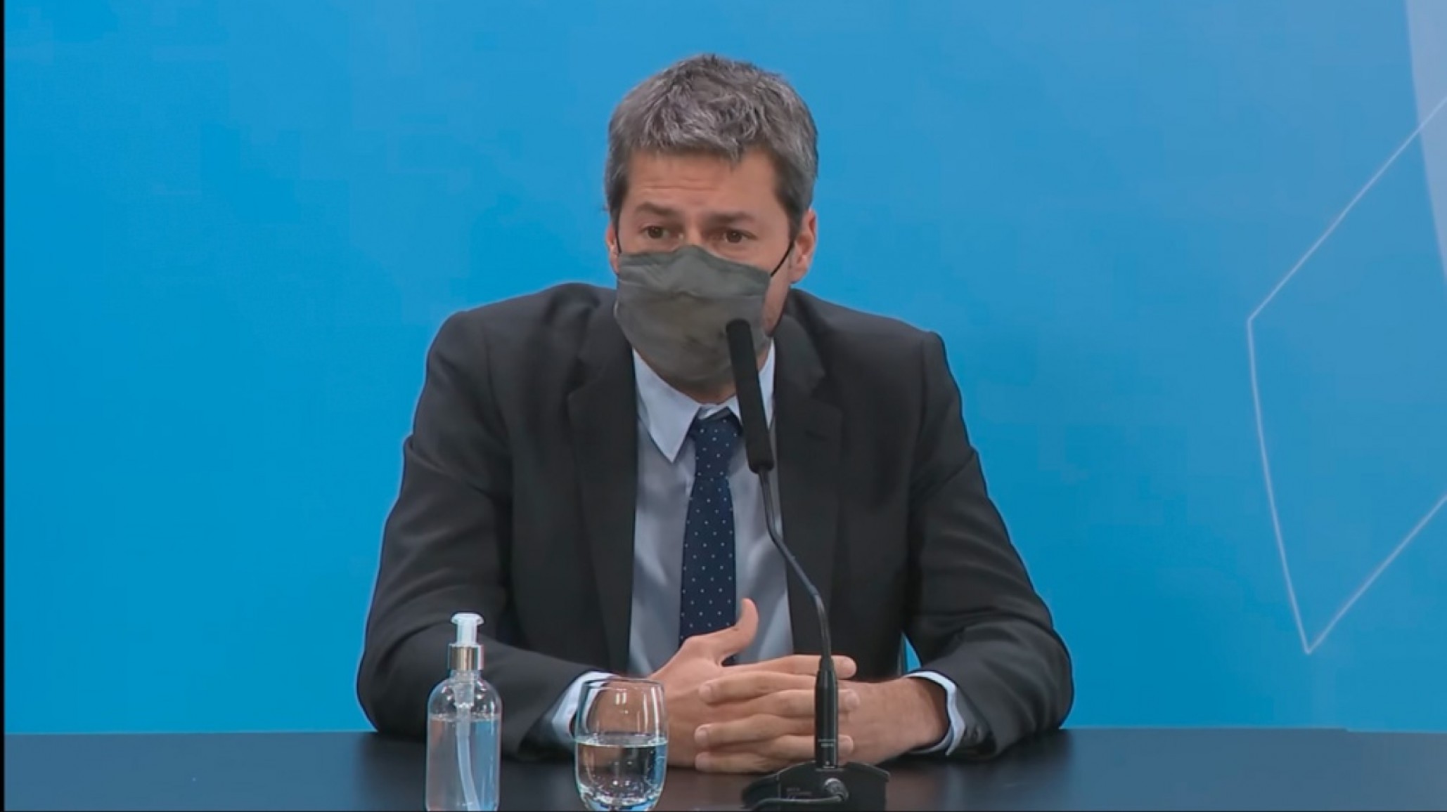 Estadios de fútbol “mayores de 18 años ingresarán con al menos una dosis de la vacuna”