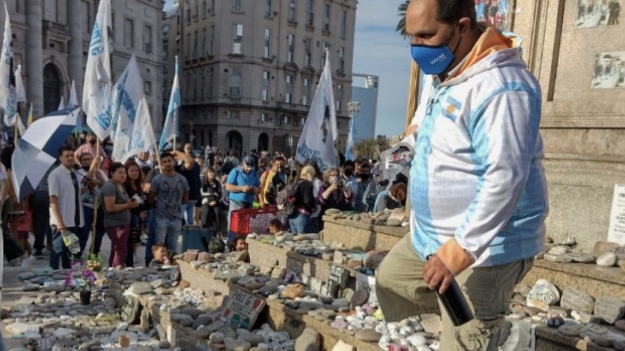 Aníbal Fernández sobre vandalización de piedras “policía de Ciudad debe investigar”