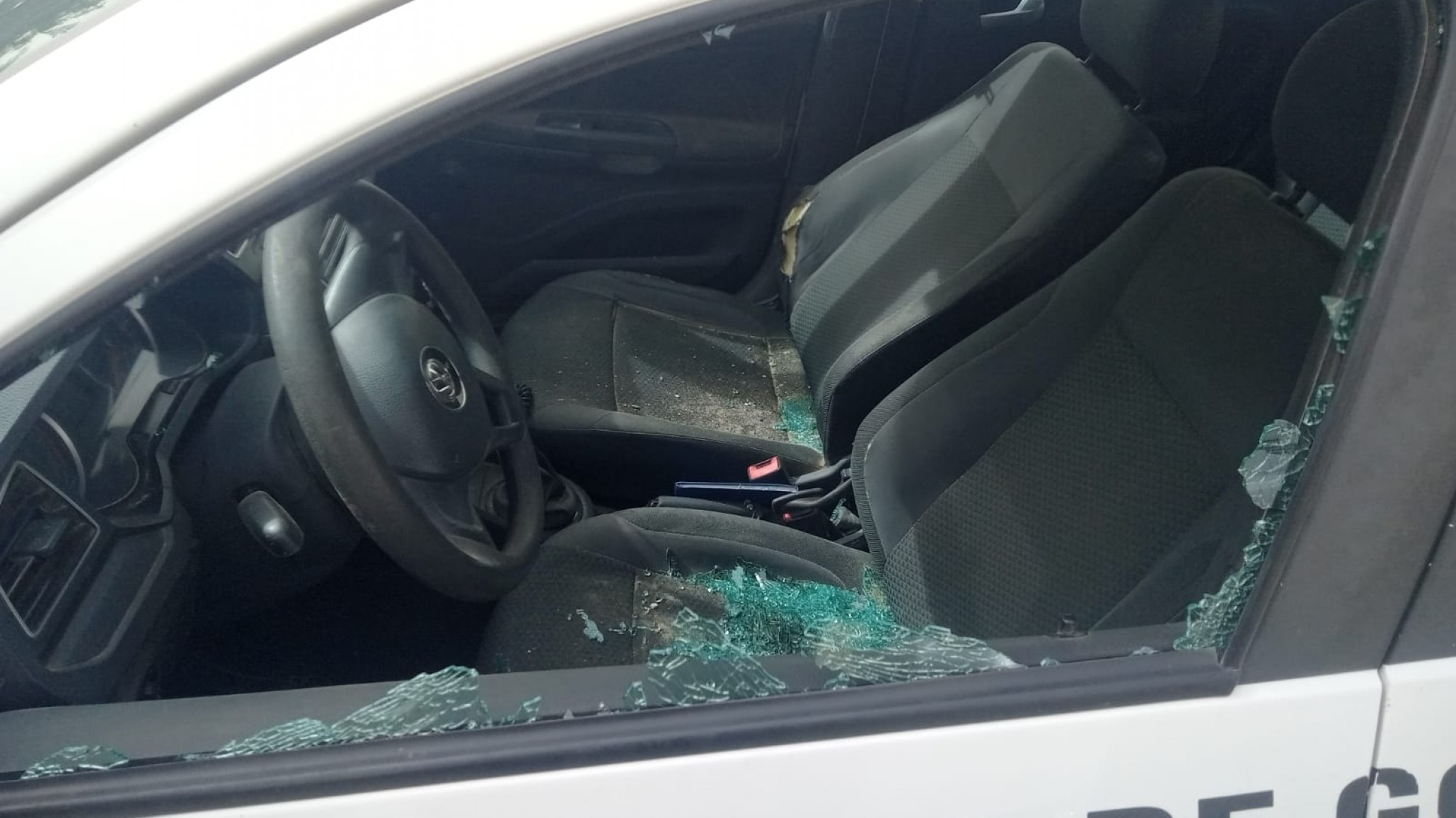 Por el viento explotaron vidrios de un patrullero en Ruta N°3