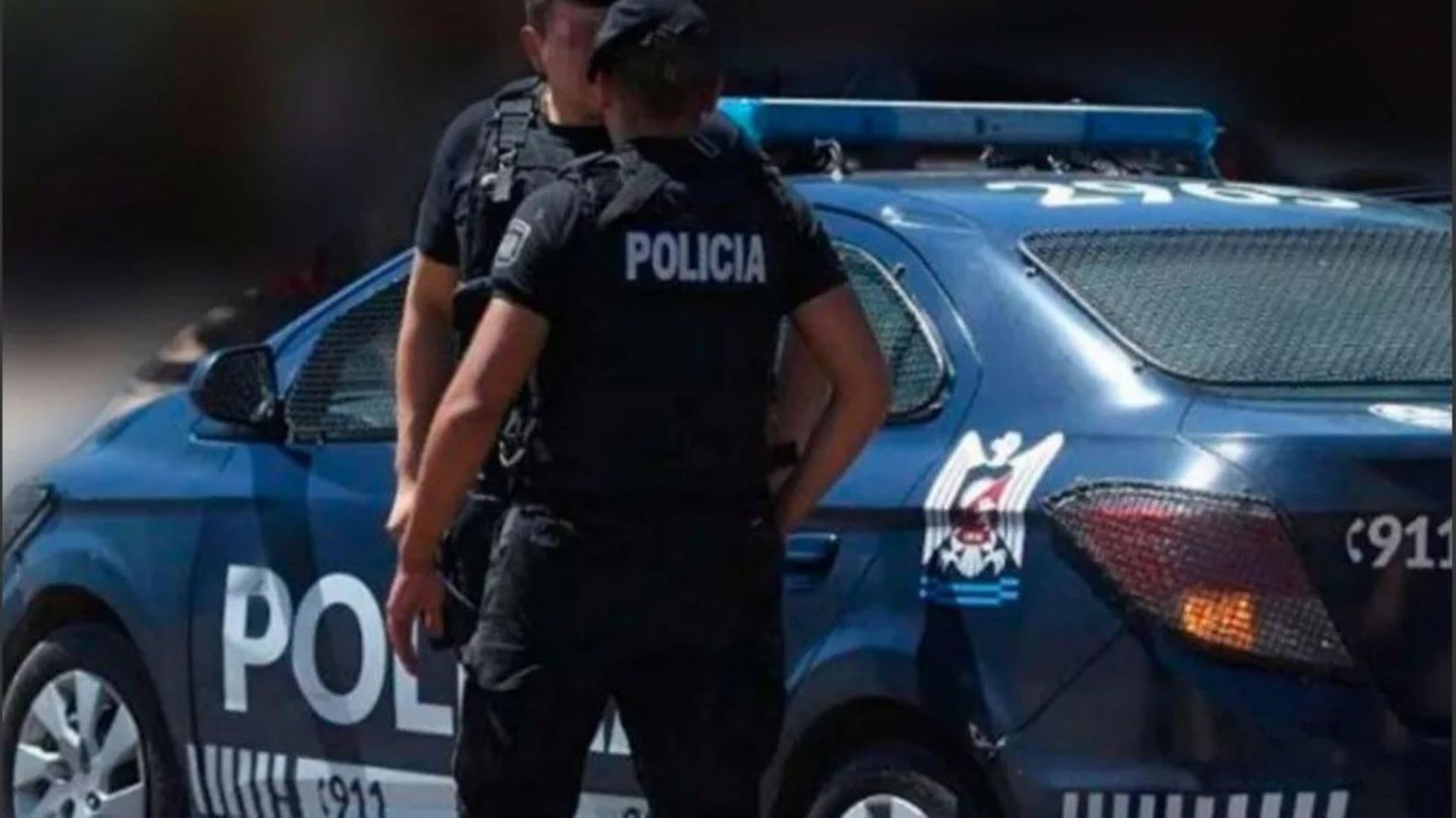 Ladrones se disfrazaron de policías y robaron 6 millones de pesos de una vivienda