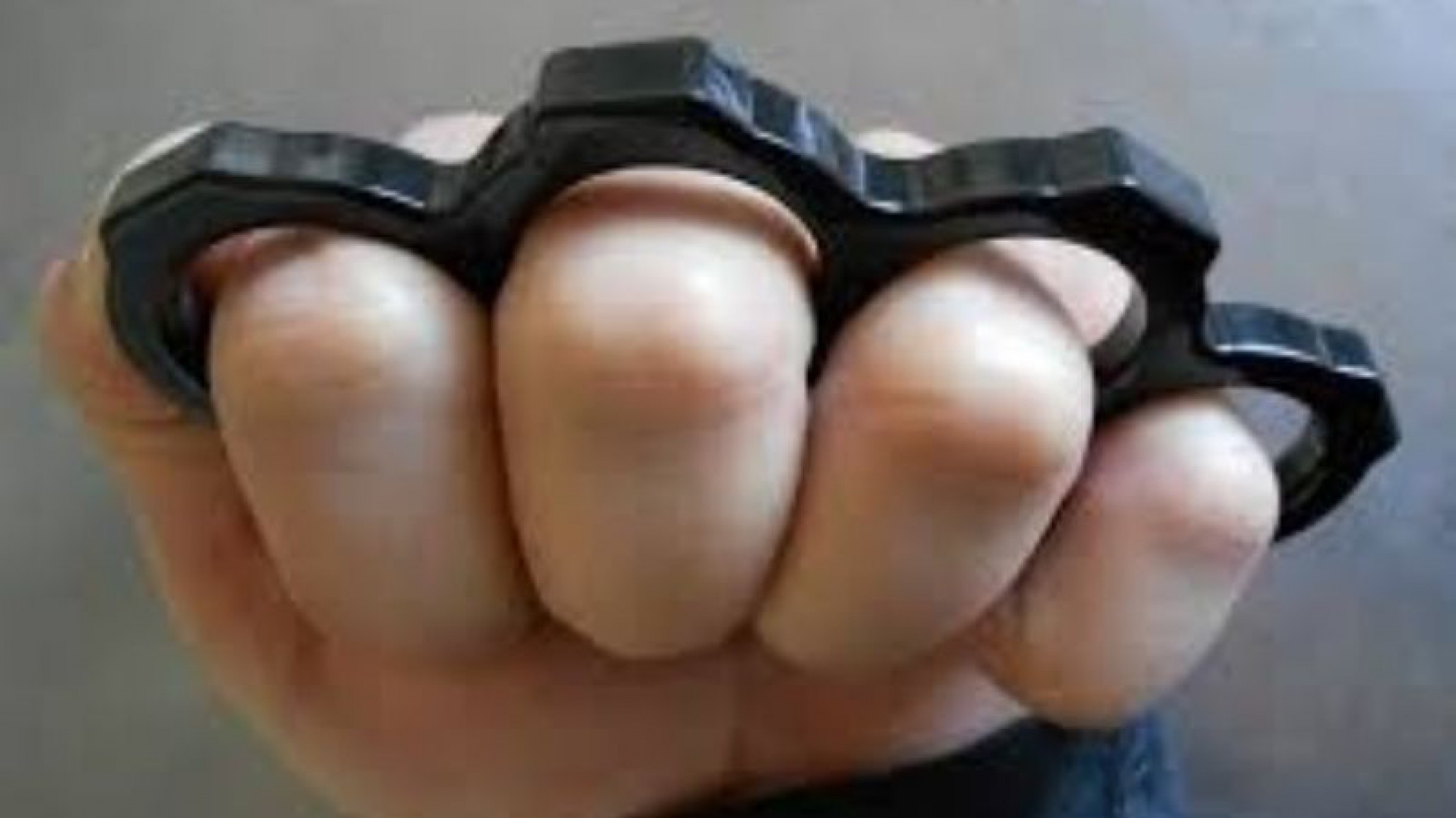 Controles en boliches: un patovica tenía una manopla