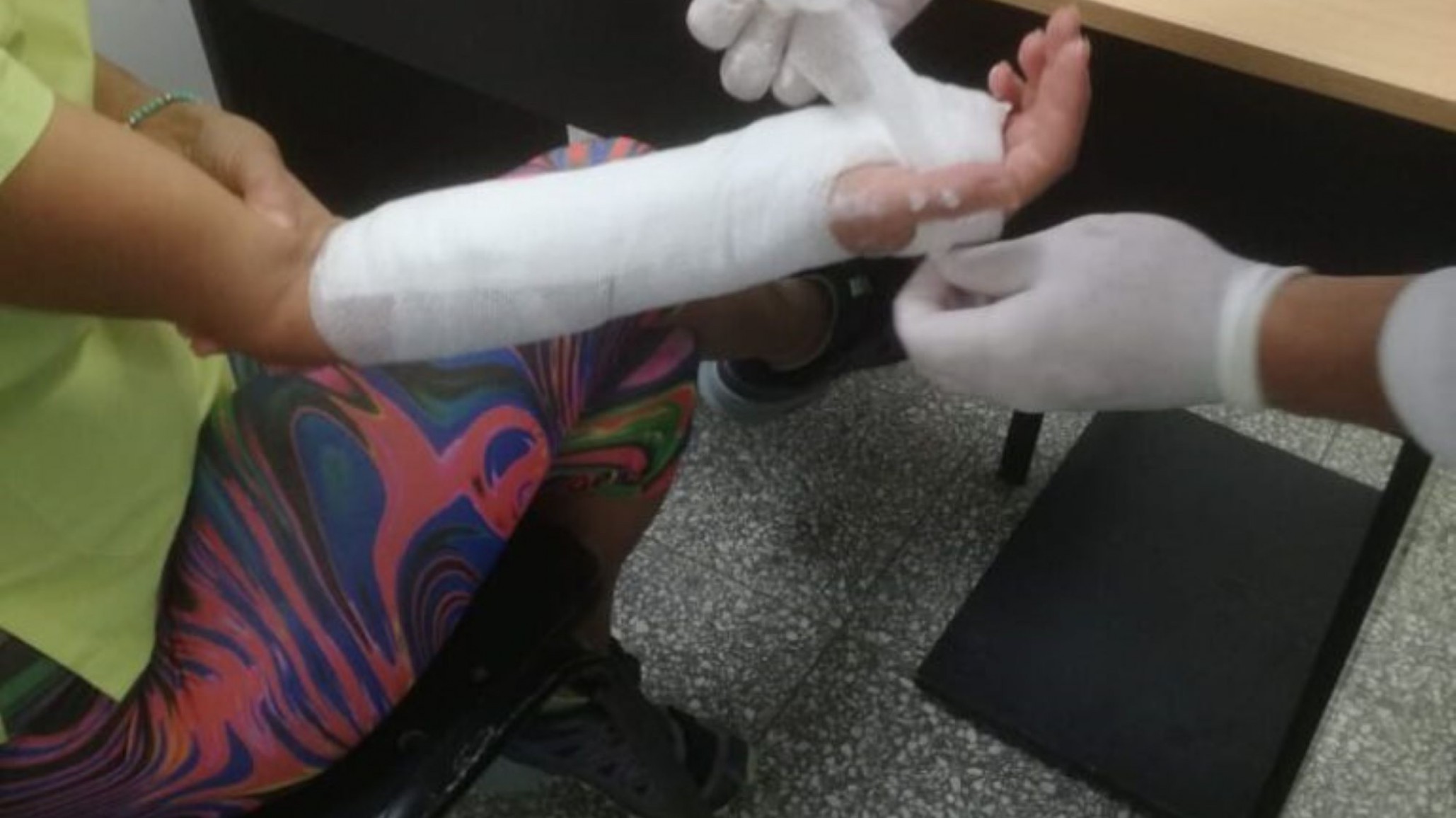 Un grupo de jóvenes atacó a personal de salud en el Periférico del barrio 30 de octubre