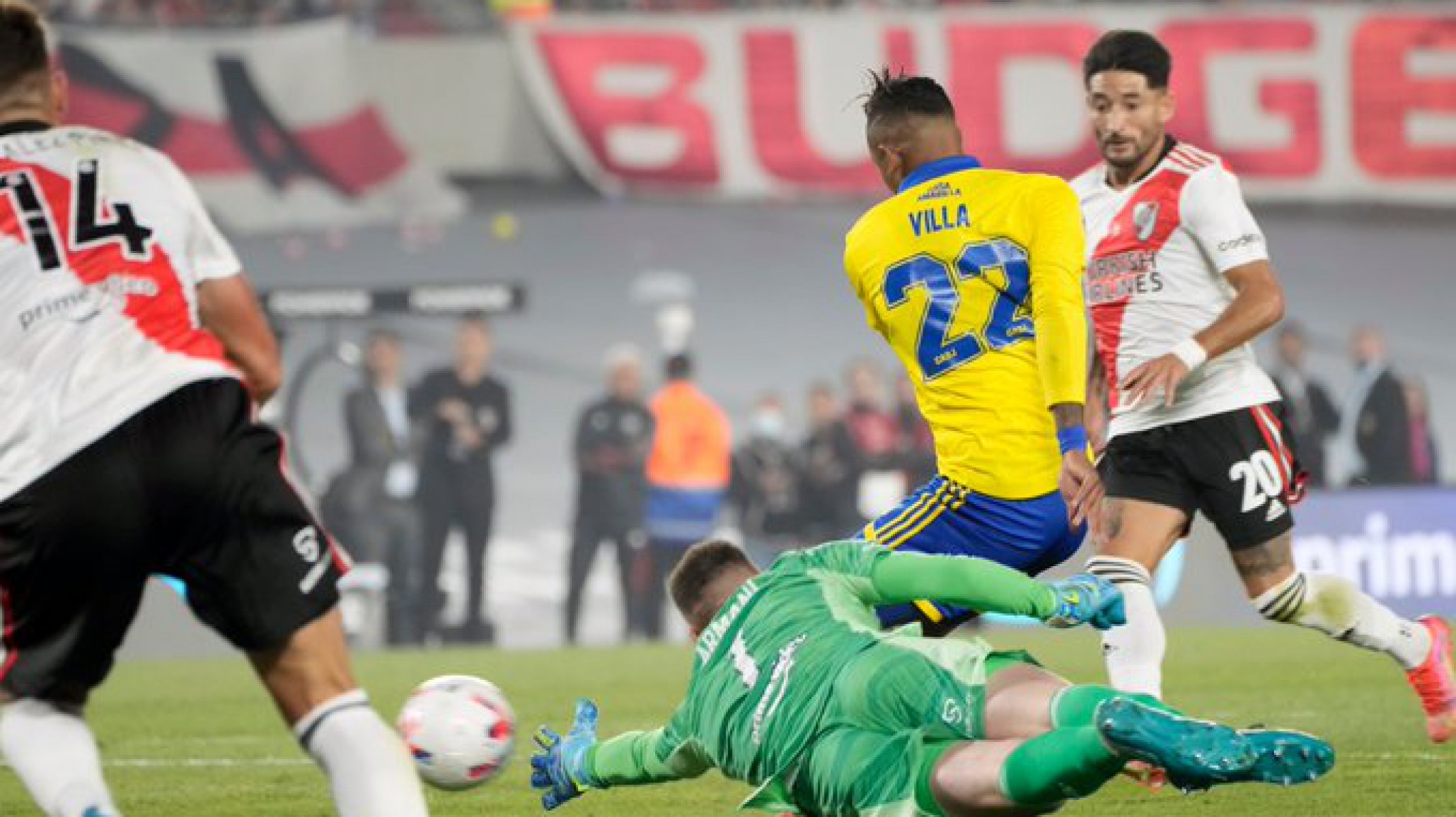 Boca se impuso por 1-0 a River en el Monumental