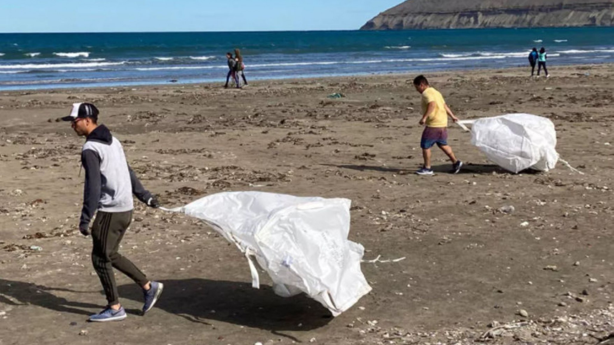 El Municipio convoca para la limpieza de playas en la Costanera