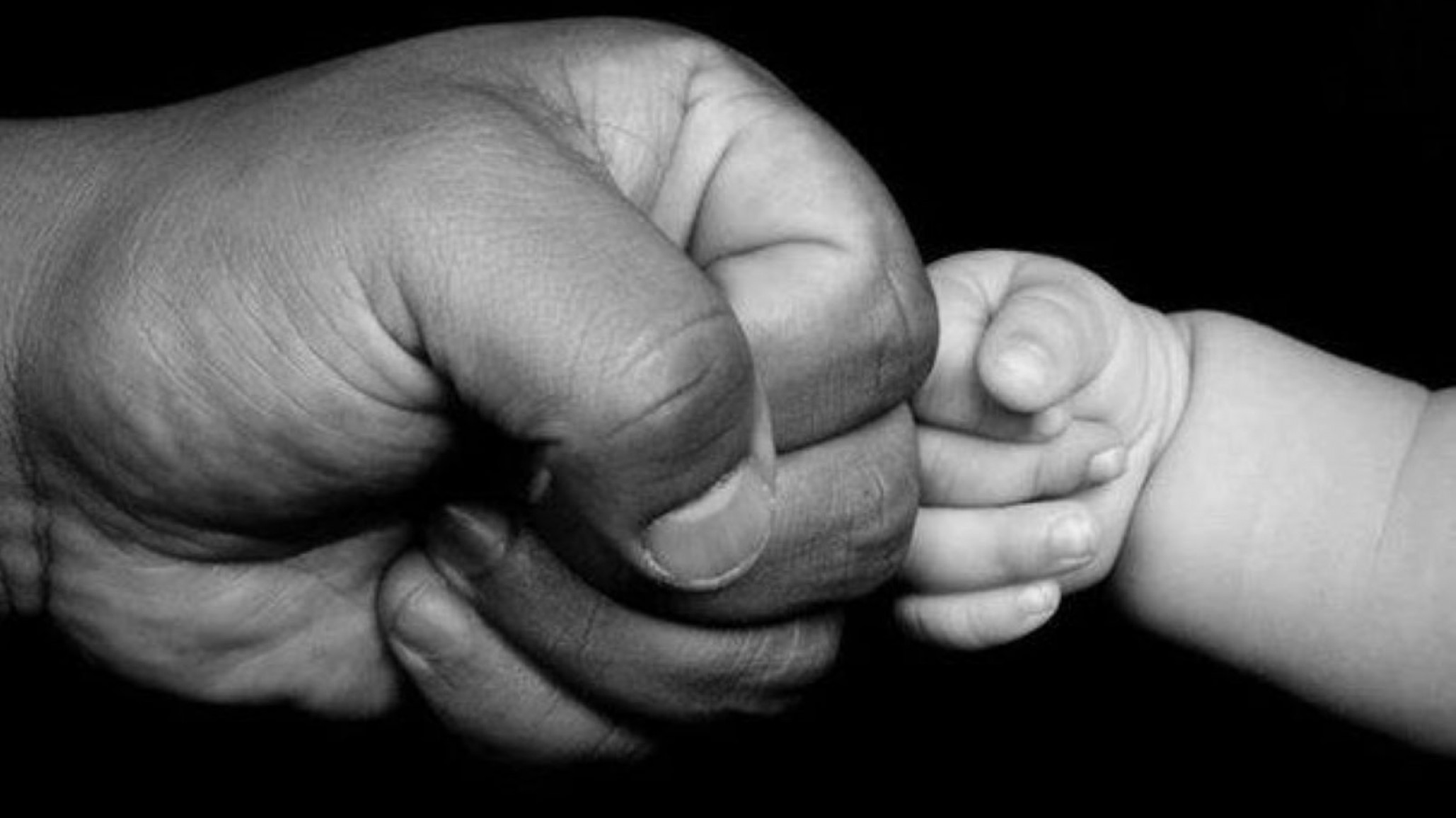 Padres impedidos de ver a sus hijos reclaman en la sede de la Defensoría General