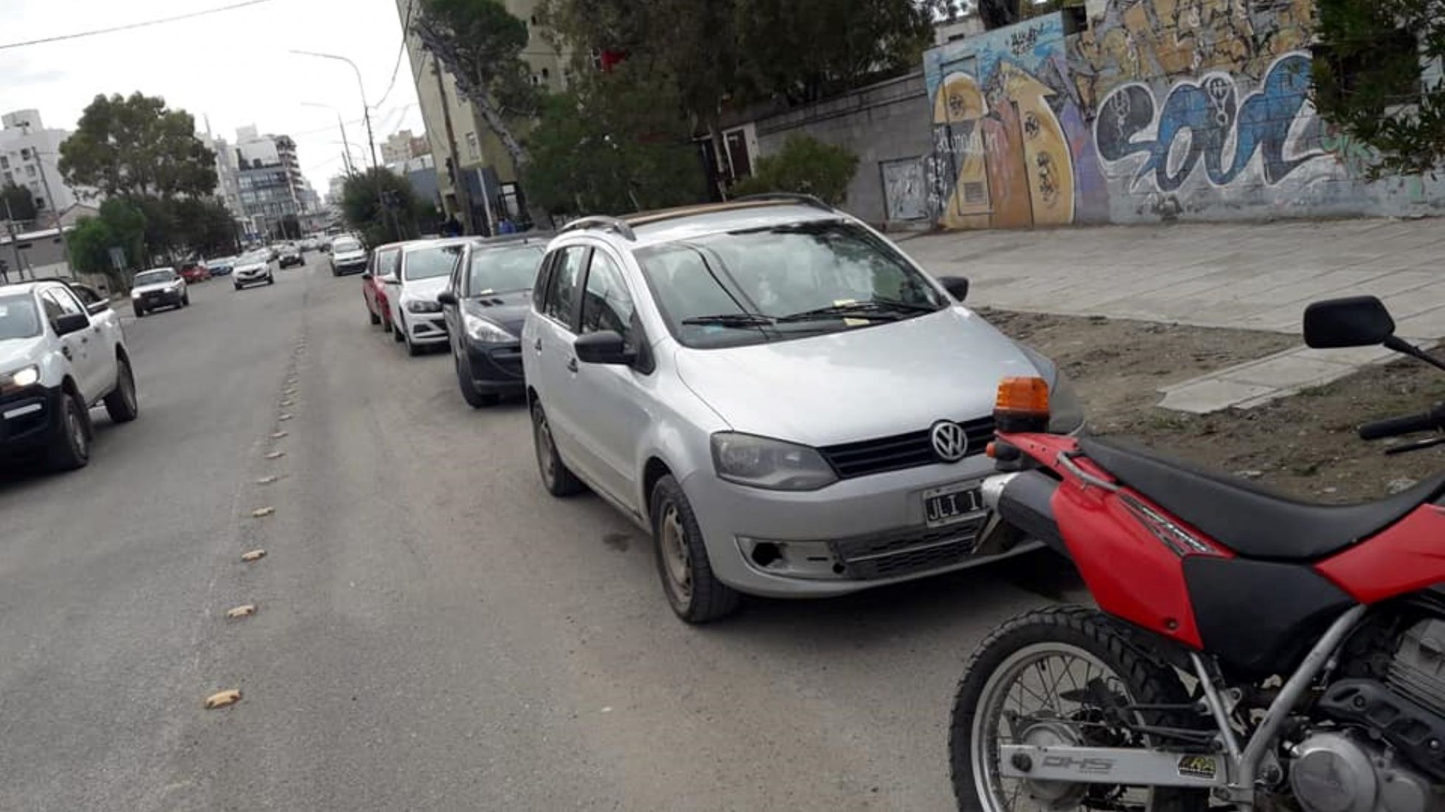 Hospital: Piden solidaridad a conductores que estacionan en el ingreso de ambulancias