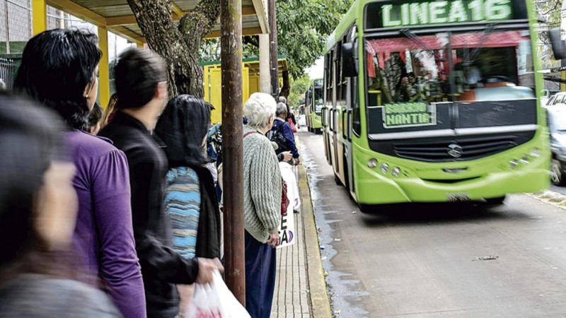 El Gobierno postergó aumentos en tarifas de transporte público y gas en AMBA