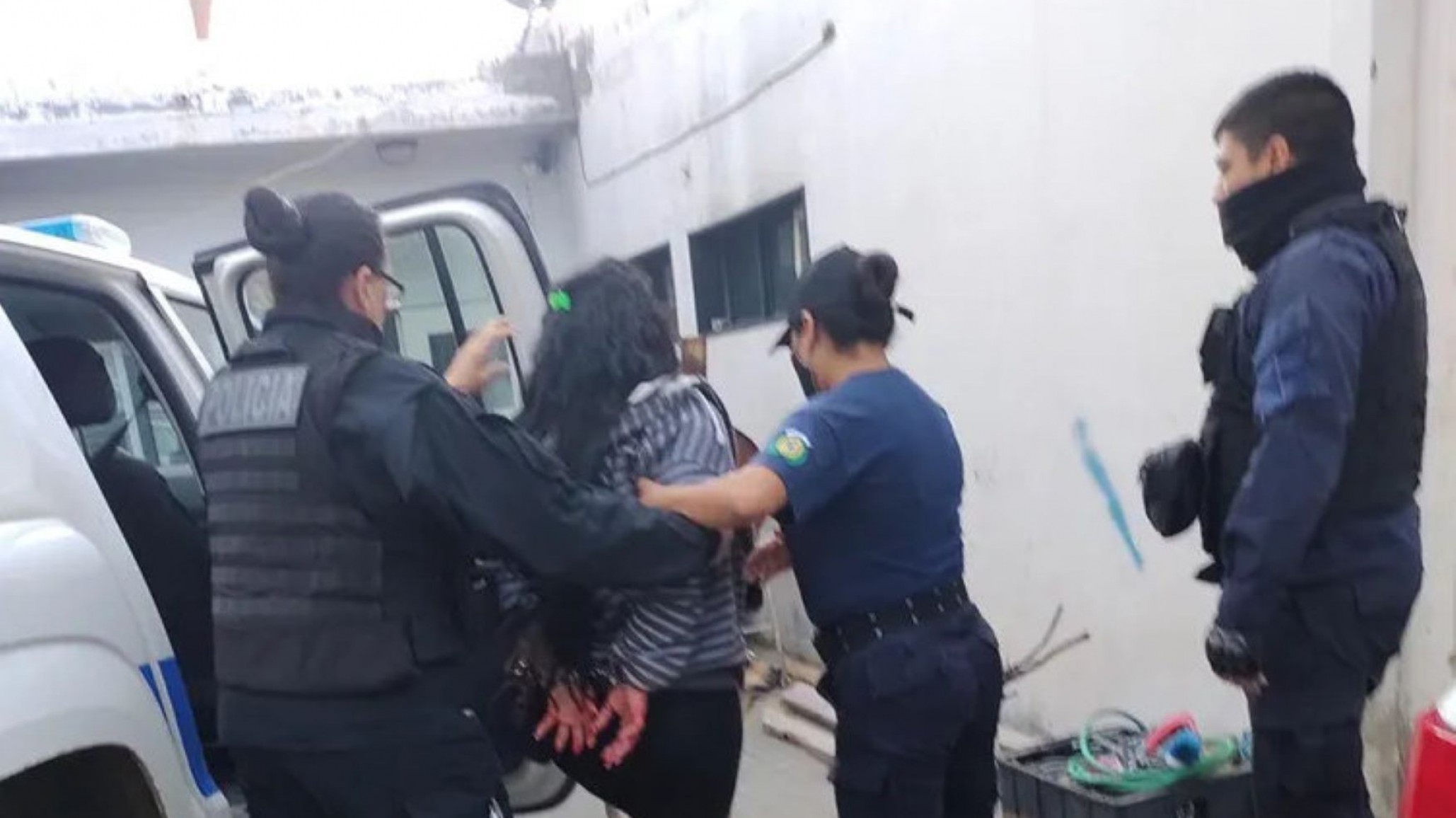 La detuvieron por amenazar a su pareja