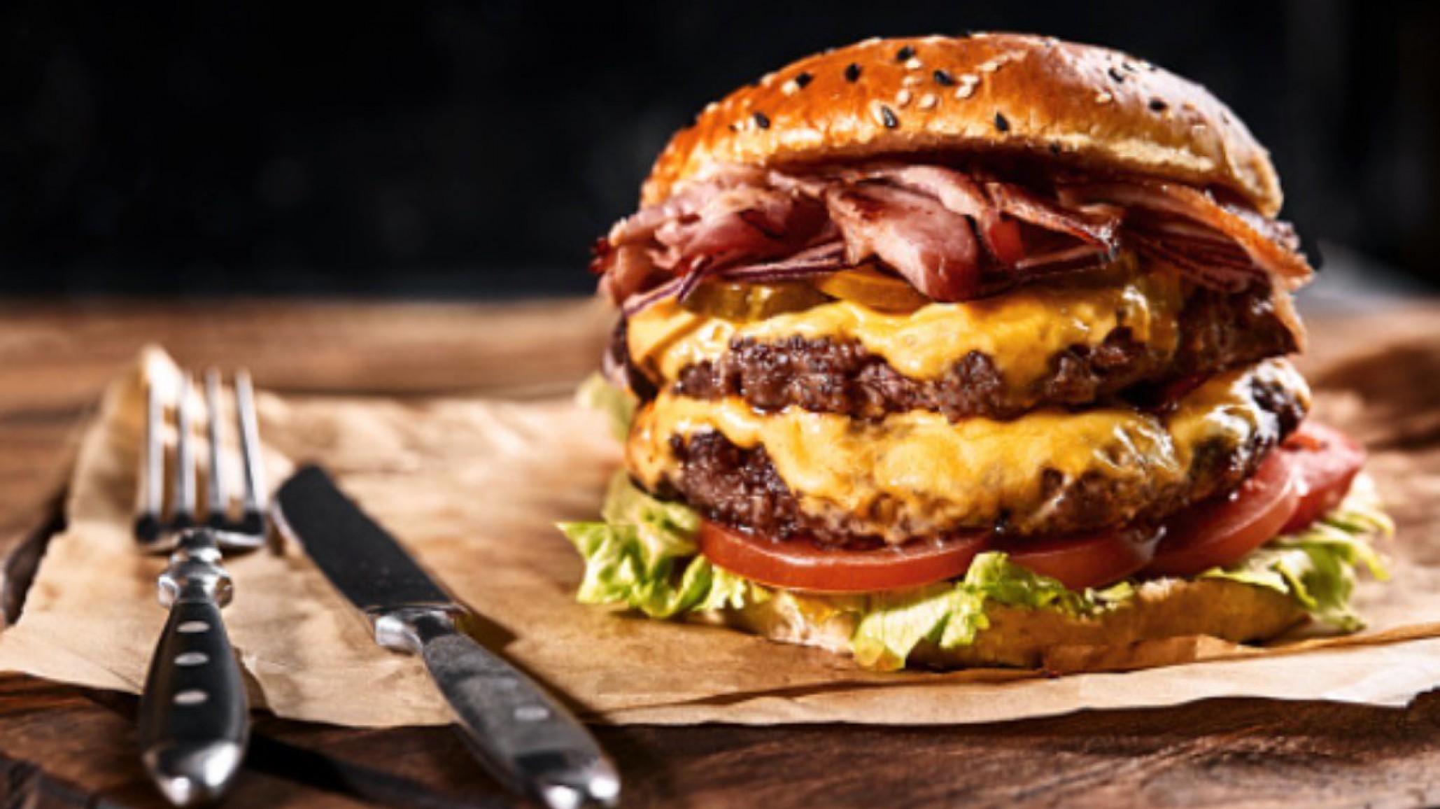 Madryn: le vaciaron la cuenta a jubilado para comprar hamburguesas y ver videos de Only fans