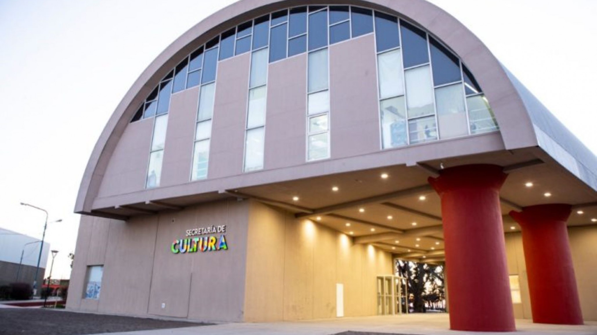 Empieza el ciclo Comodoro Literario