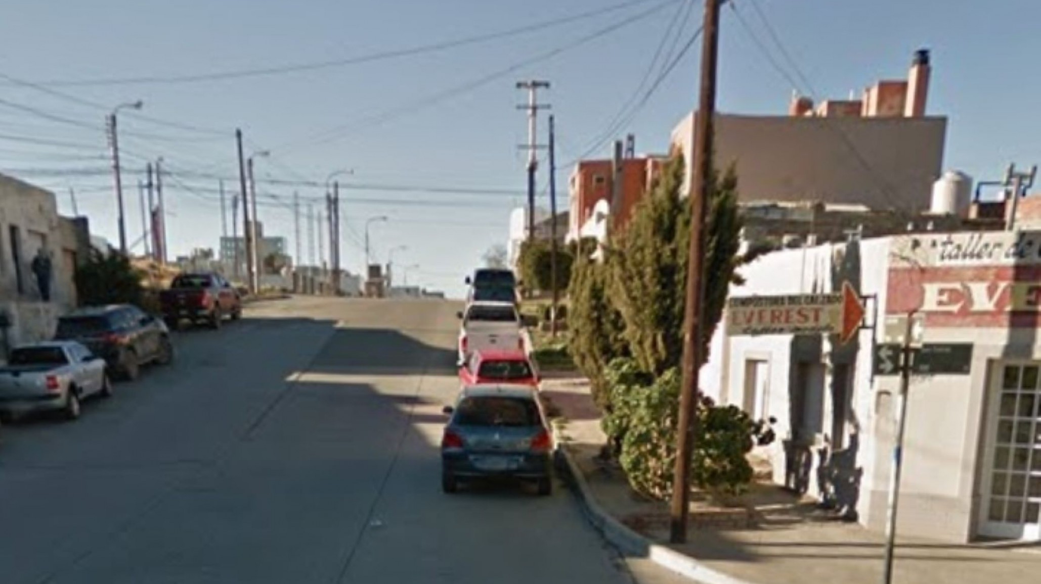 Fue a visitar a su padre, discutió con el vecino y todo terminó con disparos al frente de zapatería