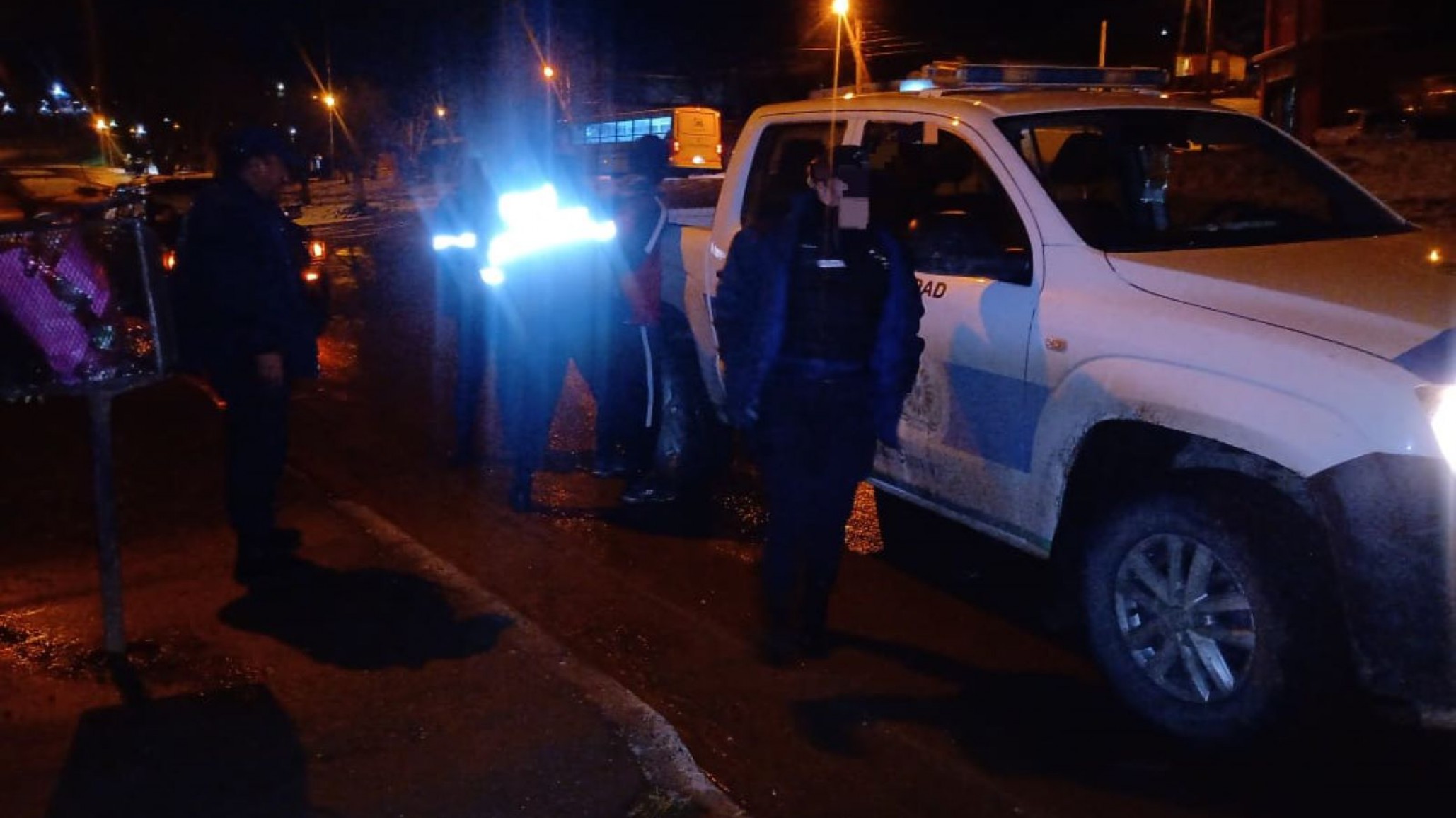 Quiso huir de control policial con la calle congelada y fue detenido