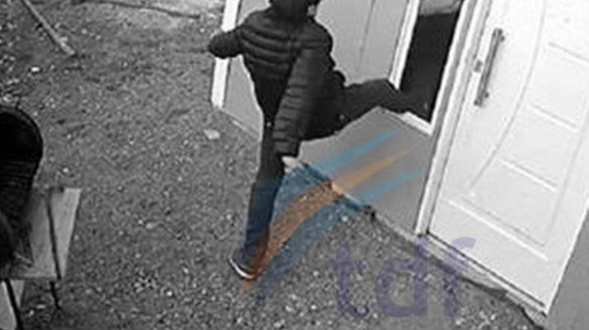 Le robaron y por las cámaras vio que el ladrón era su hijo adolescente