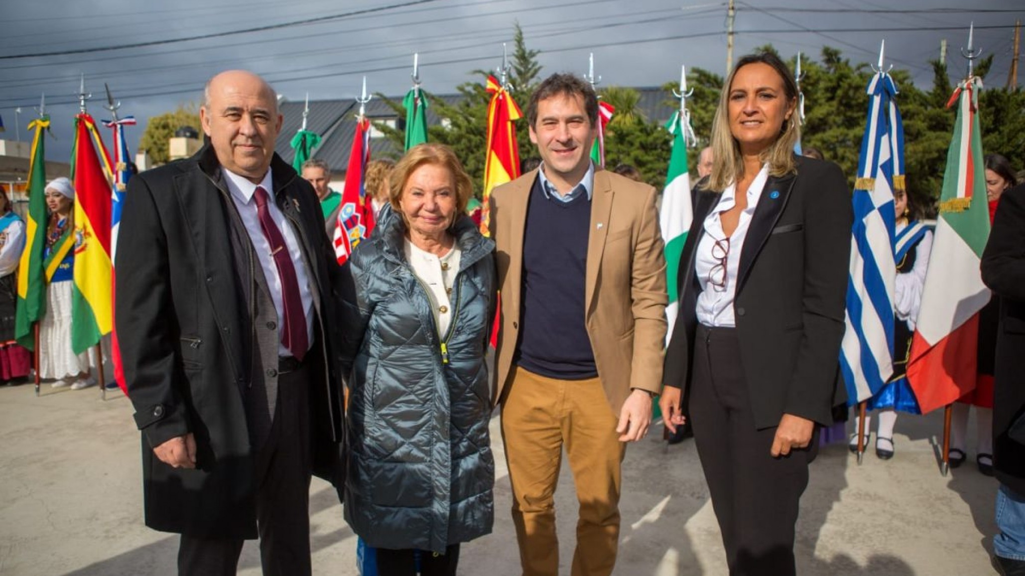 Luque acompañó el centenario del Centro Asturiano con inauguración de monumento