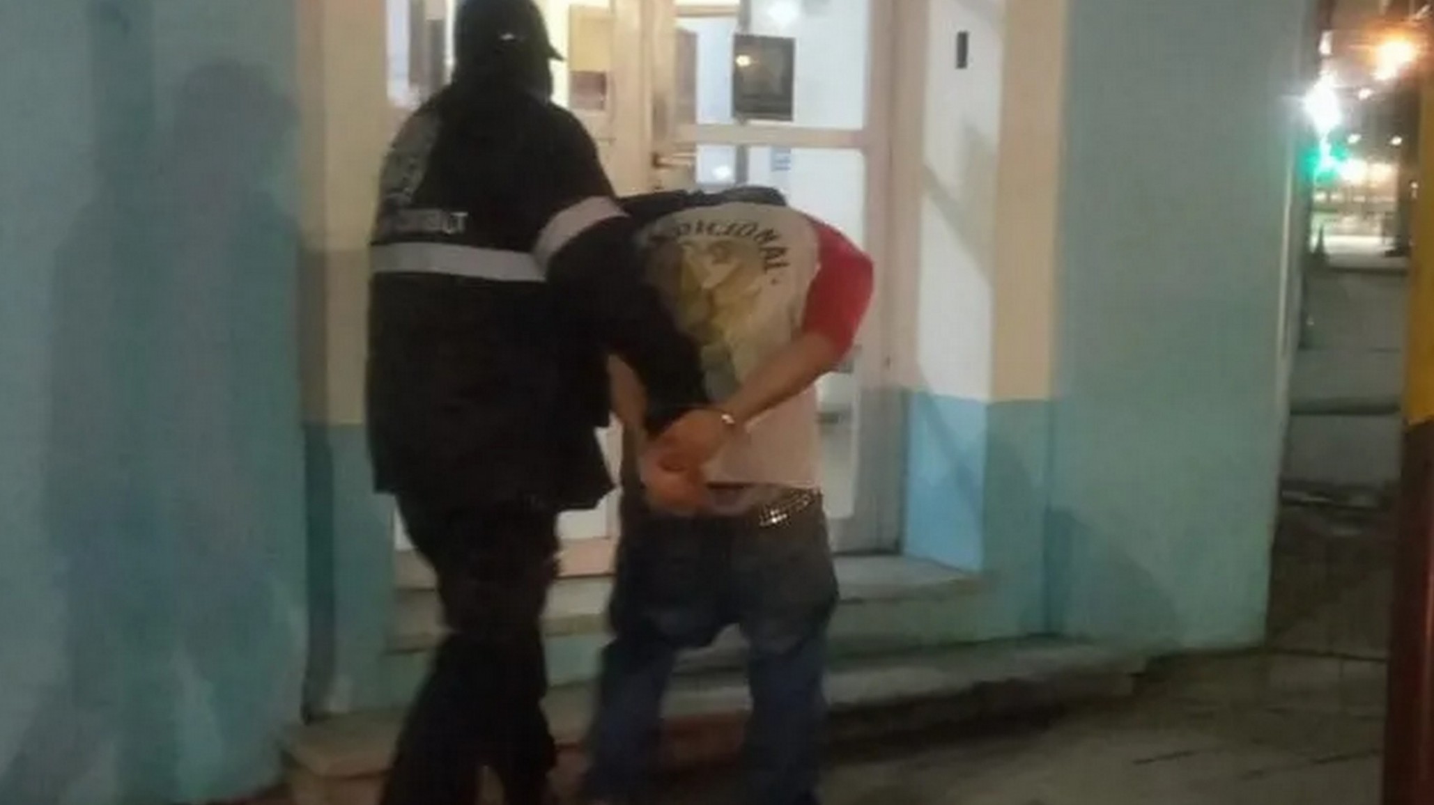 Dos hombres quedaron detenidos por el robo de cubiertas