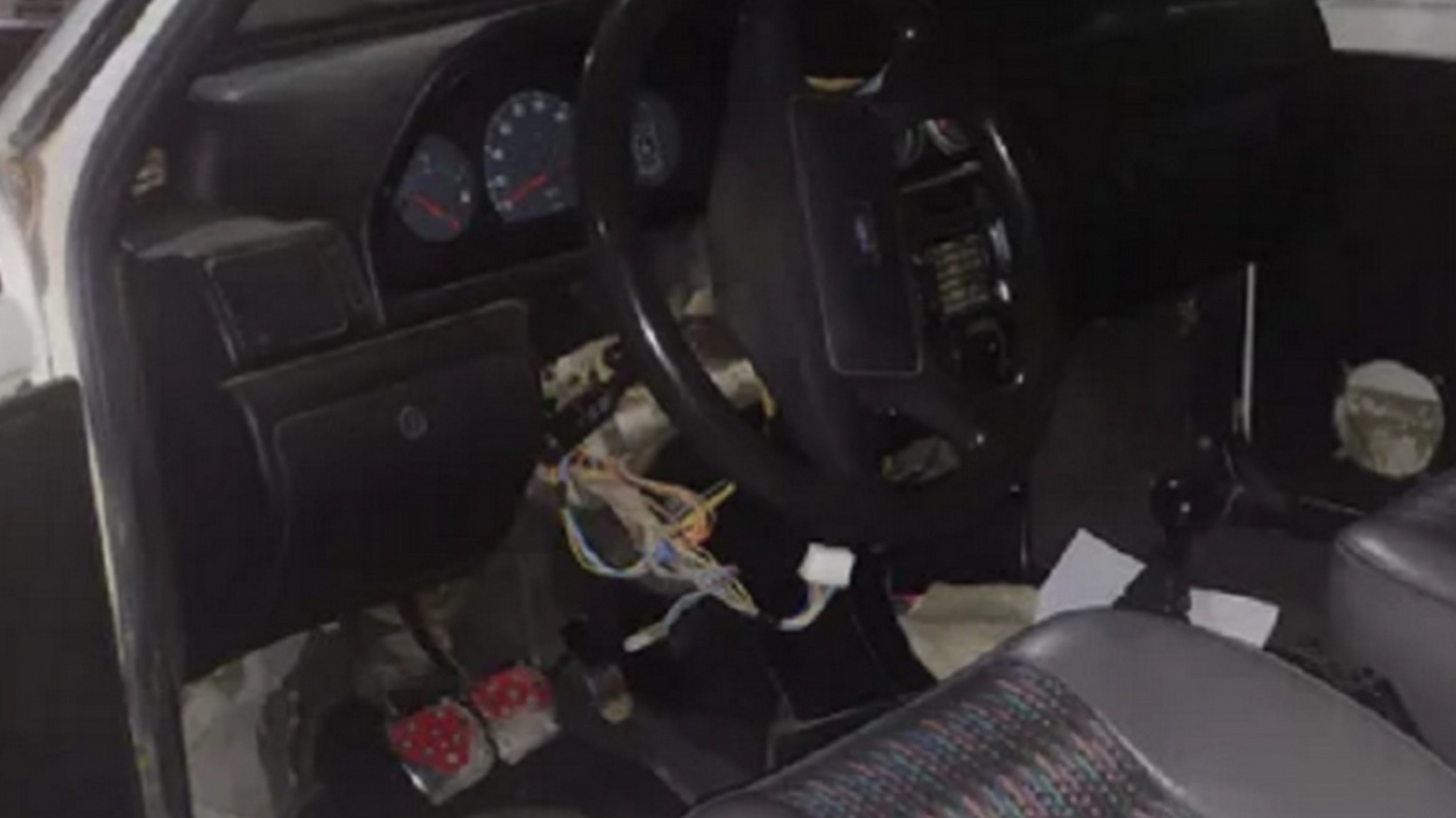 Detuvieron a dos jóvenes por intentar robar un auto en el centro