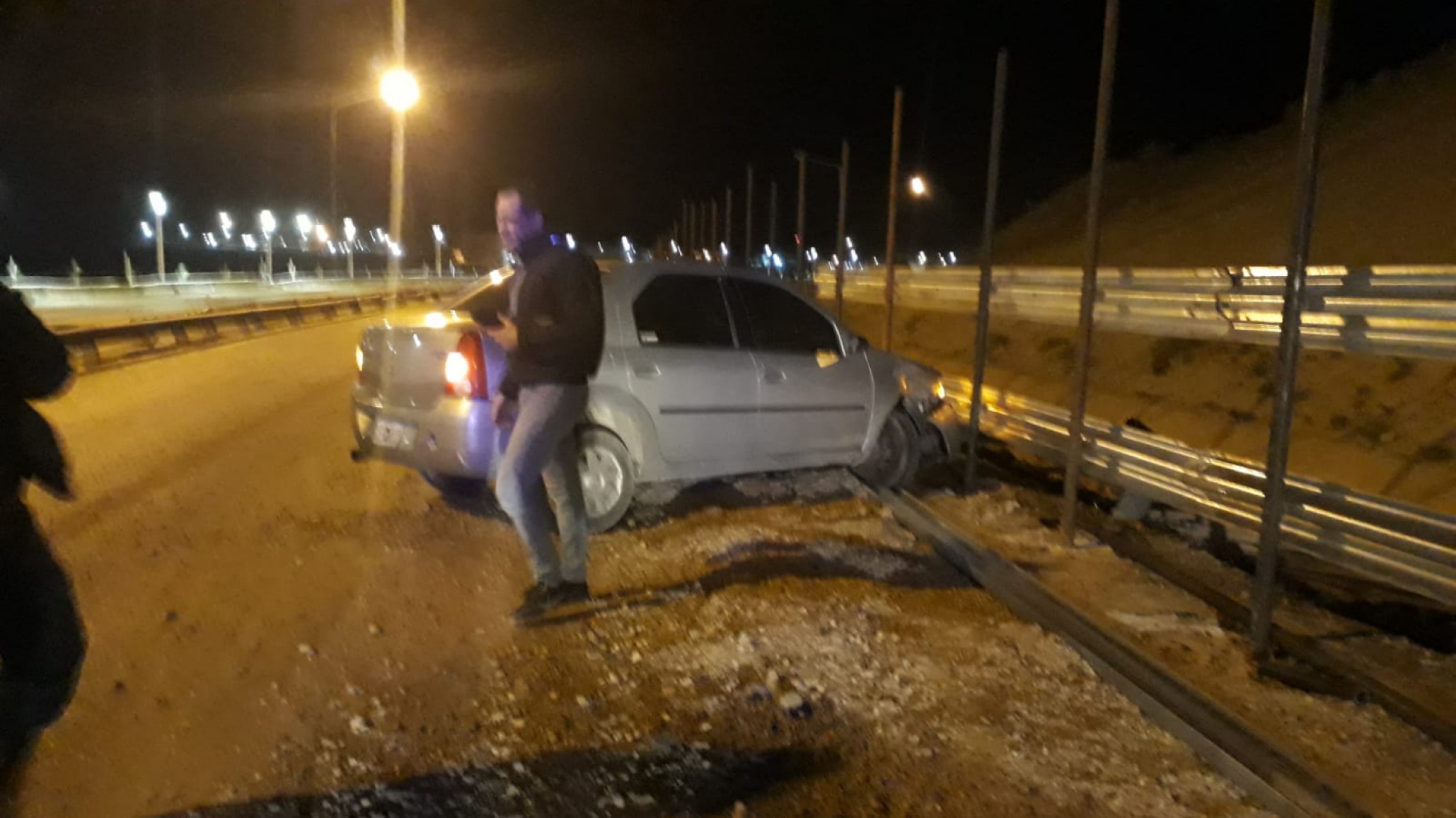 Manejaba con 1.92 de alcohol en sangre y su auto quedó en caños de contención del Chenque