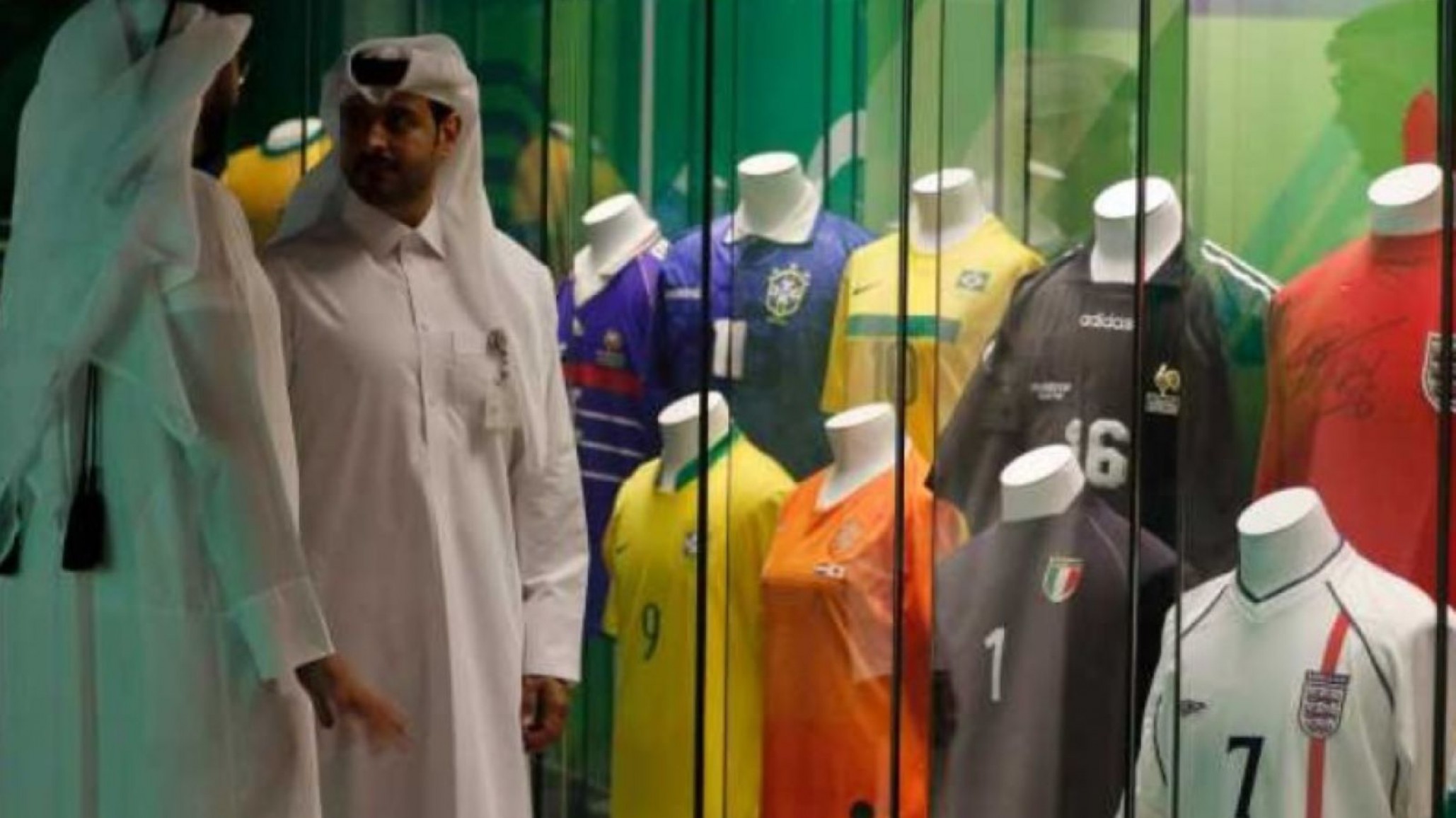 Qatar 2022: sugieren evitar demostraciones públicas de afecto entre personas del mismo sexo