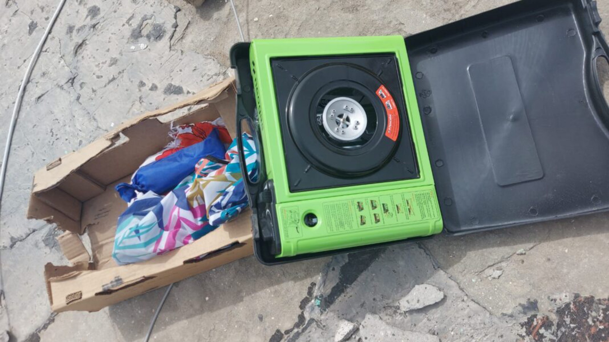 Robó y amenazó de muerte a quienes lo atraparon