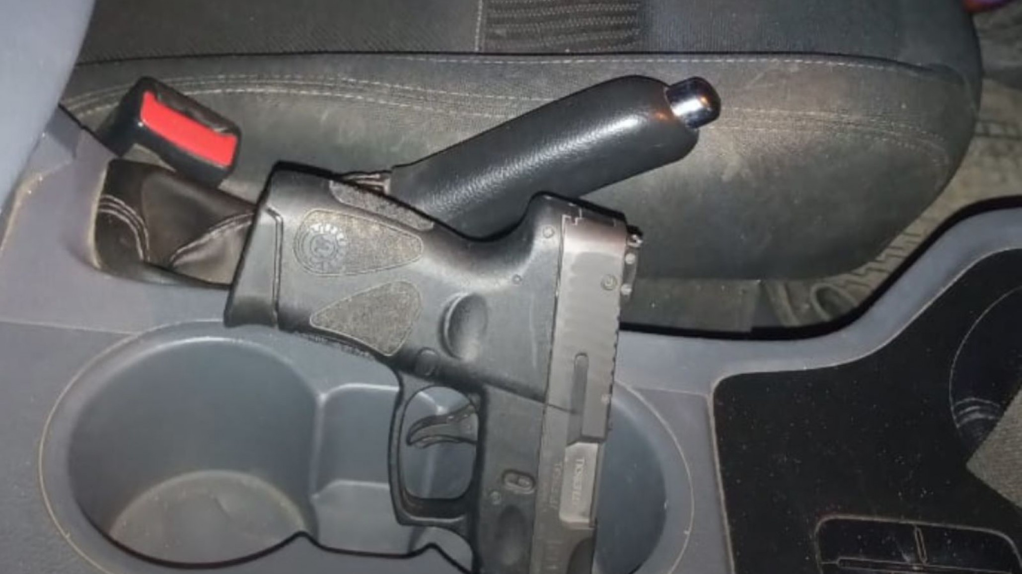 Un hombre disparó dos veces a un local nocturno