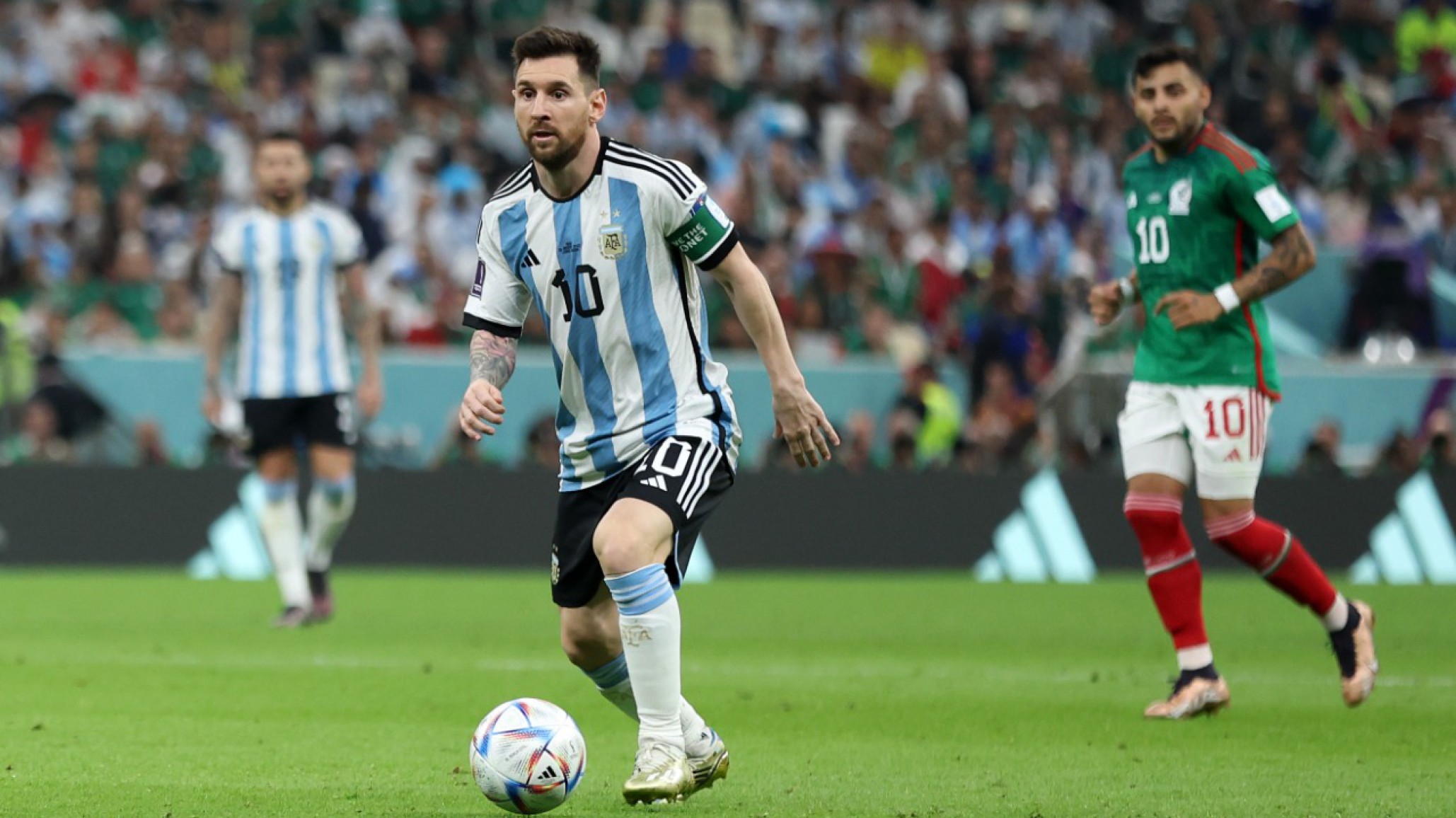 Argentina le ganó 2 a 0 a México y continúa con vida en el Mundial