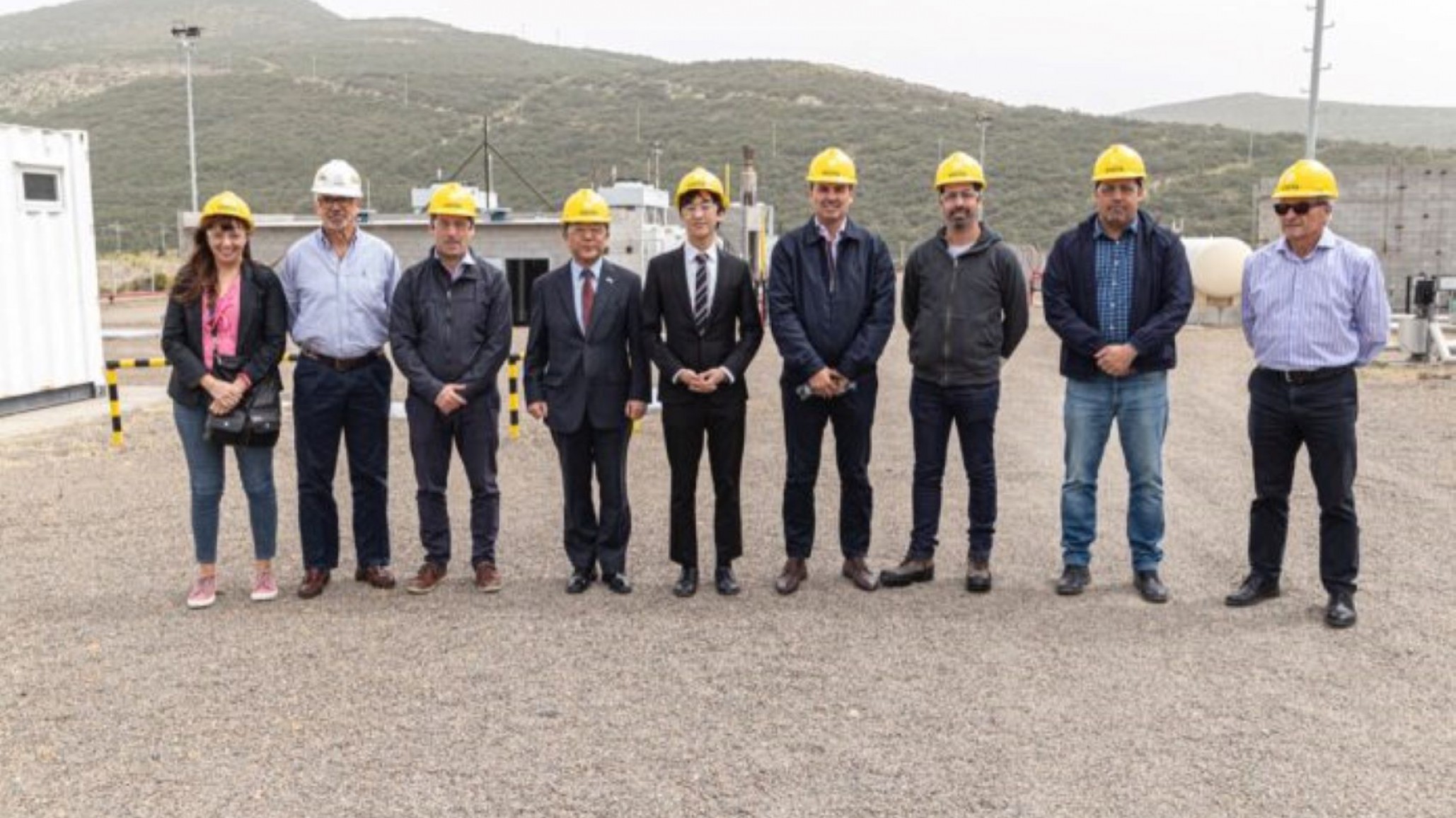 Luque visitó la planta de hidrógeno de CAPSA junto al embajador de Corea del Sur