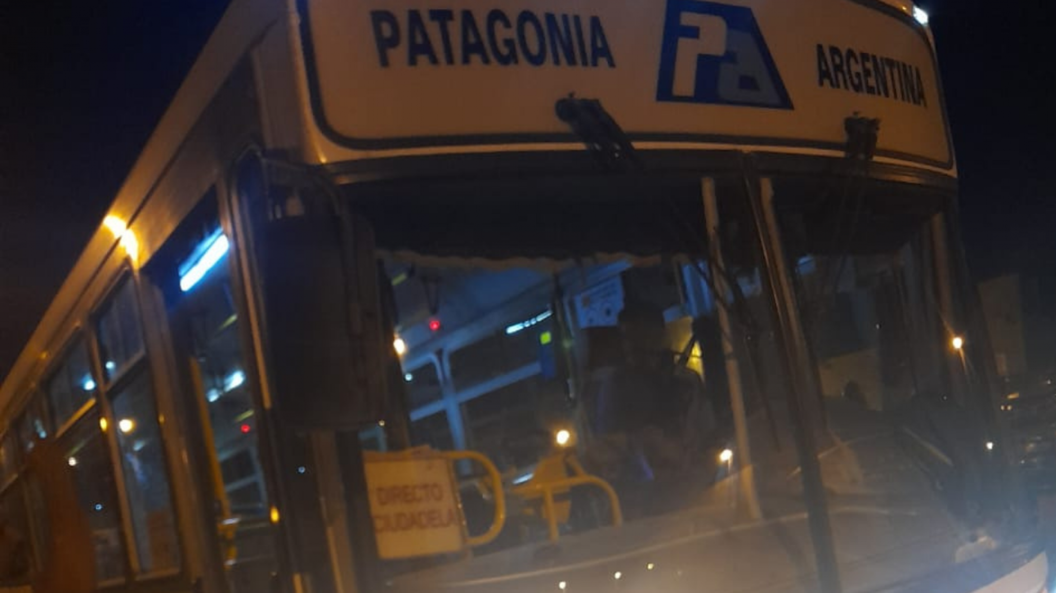 Tres pasajeros atacaron a un chofer de Patagonia Argentina