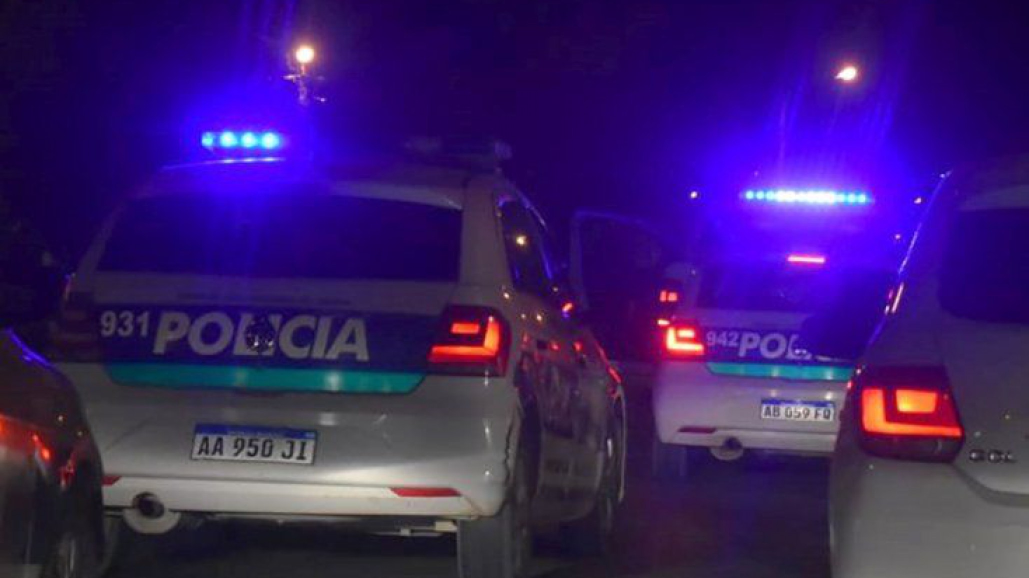 Huyeron tras robo y cortaron con un botellazo a policía