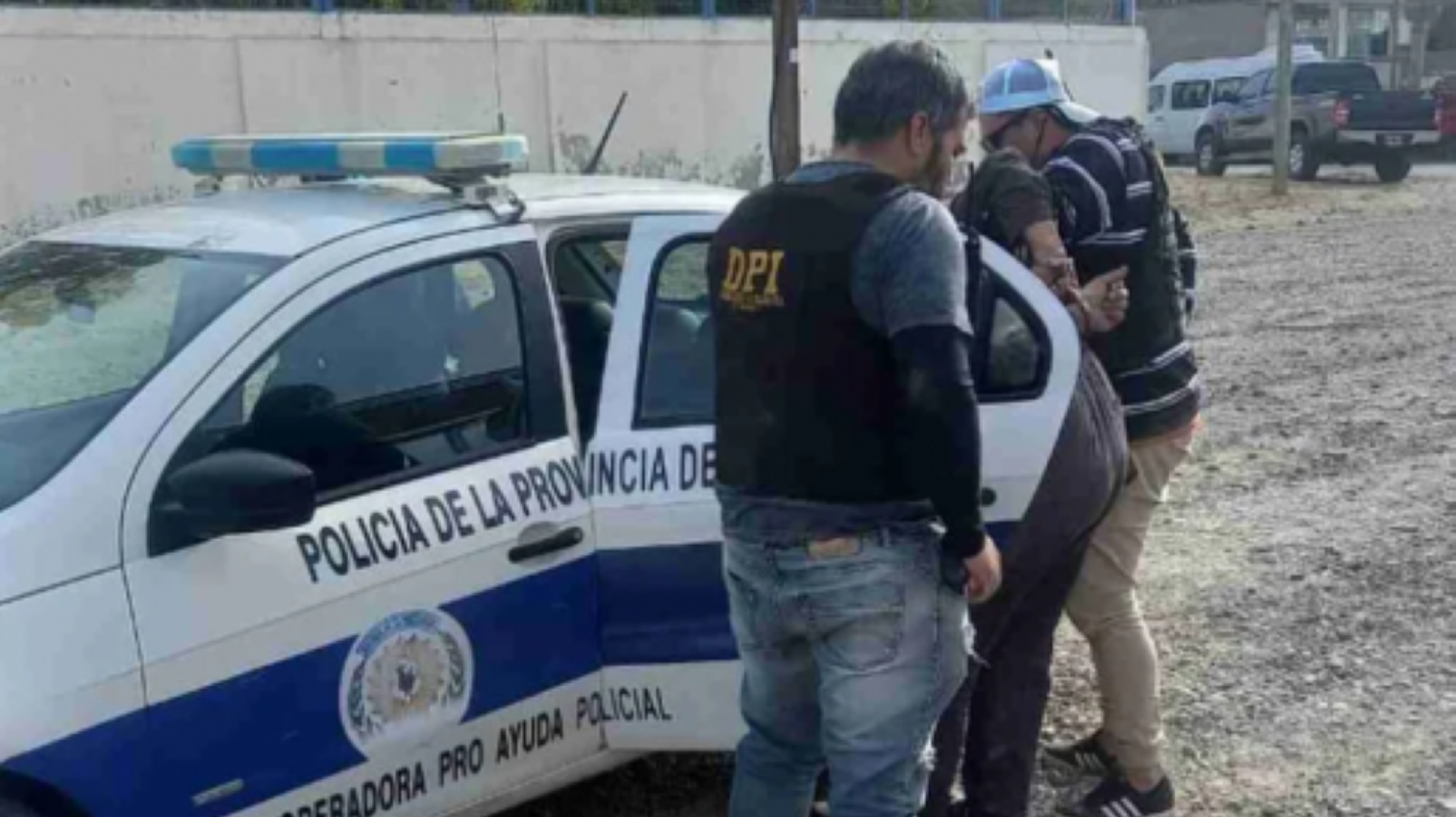 Lo detuvieron en su trabajo por “sospechoso de un incendio y amenazas”