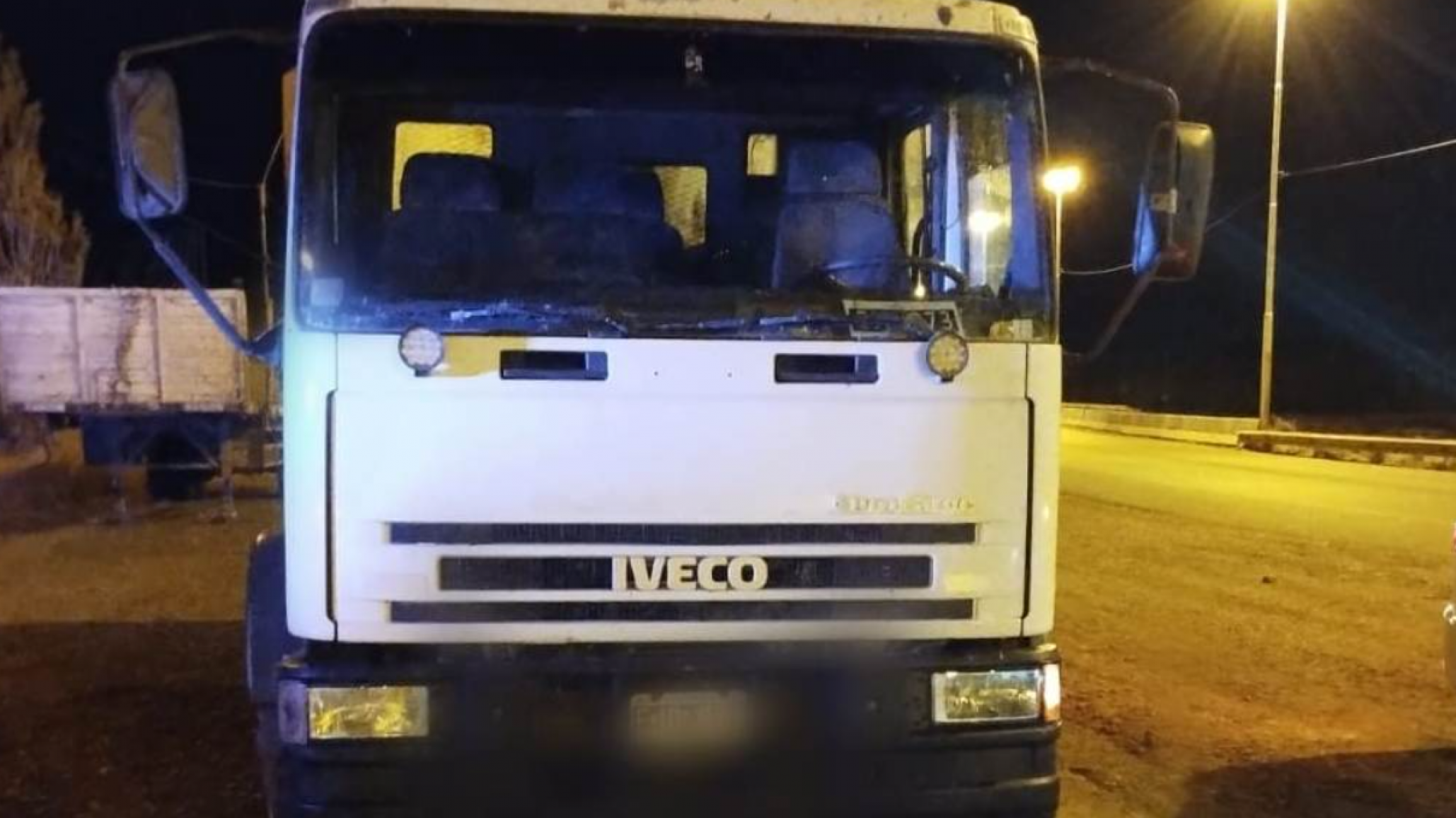 Un camionero fue a un taller mecánico a reparar el camión, se lo robaron y se interceptó al ladrón en plena ruta