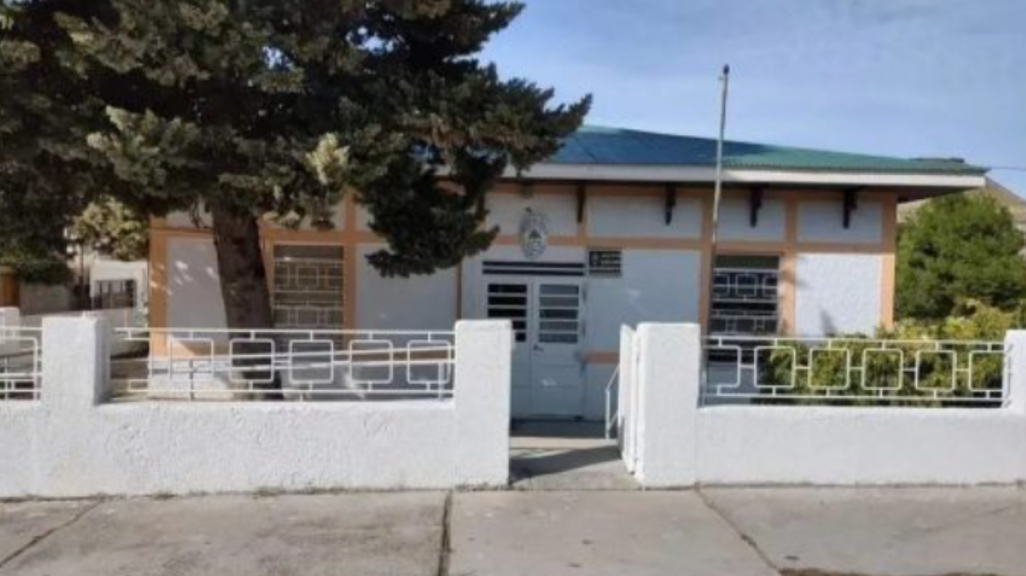 Instituto N°810: se reclaman más aulas para cursar “estamos cansados de no obtener respuestas”