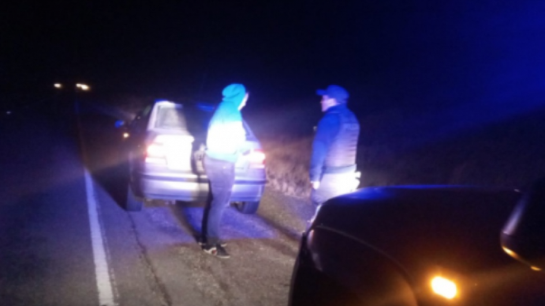 Ebrio se quedó dormido en plena ruta