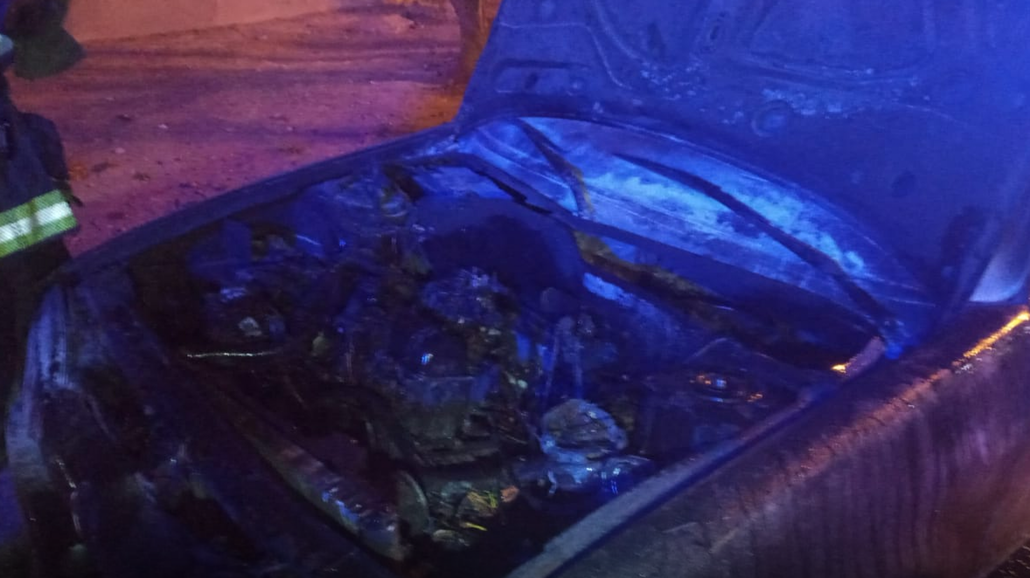 Iba manejando y se le incendió por “falla mecánica”